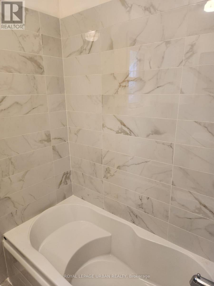 304 Linsmore Crescent, Toronto, ON - Indoor Photo Showing Bathroom