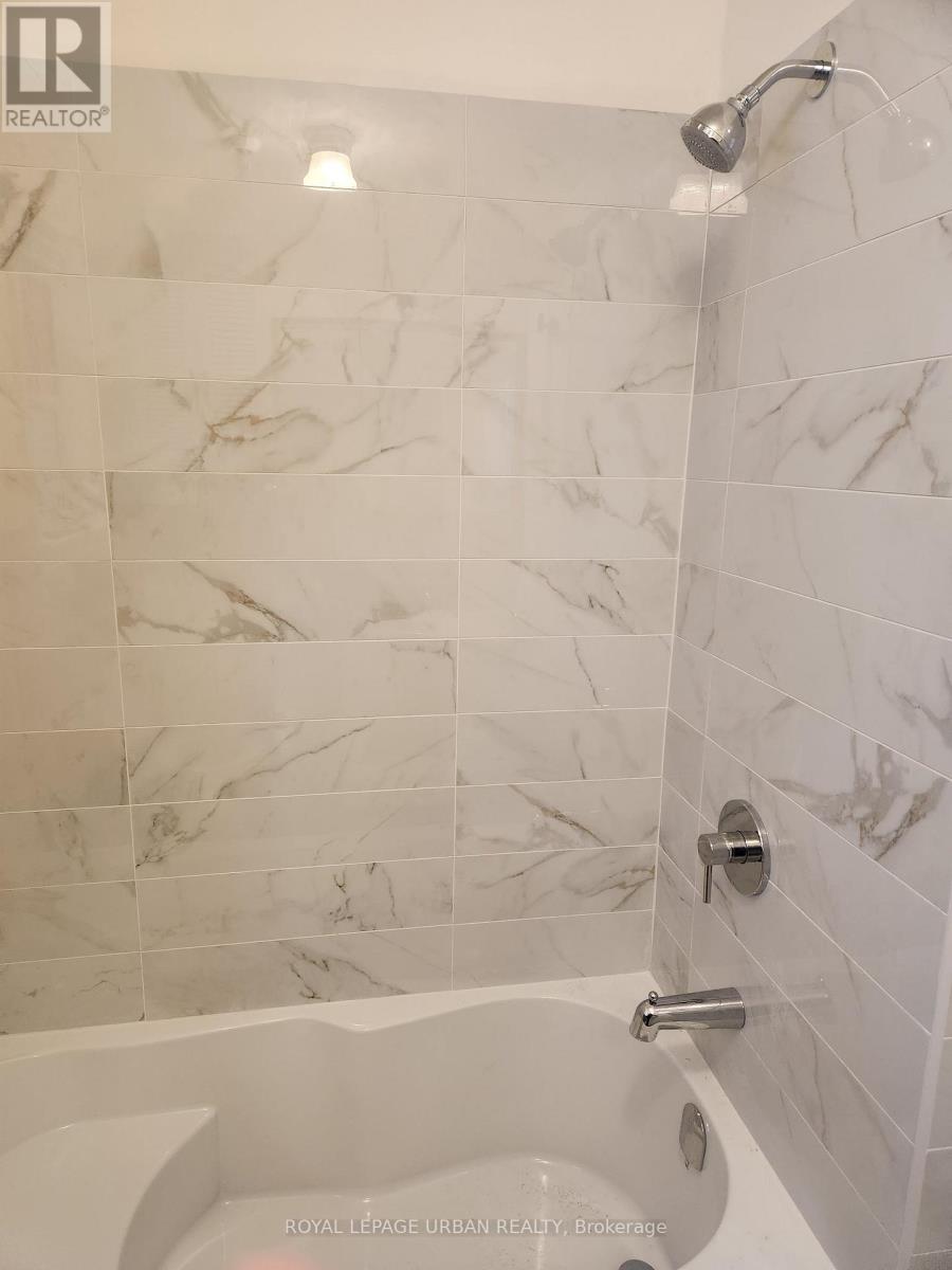 304 Linsmore Crescent, Toronto, ON - Indoor Photo Showing Bathroom
