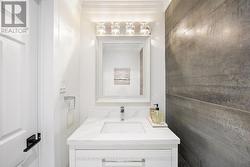 POWDER ROOM -