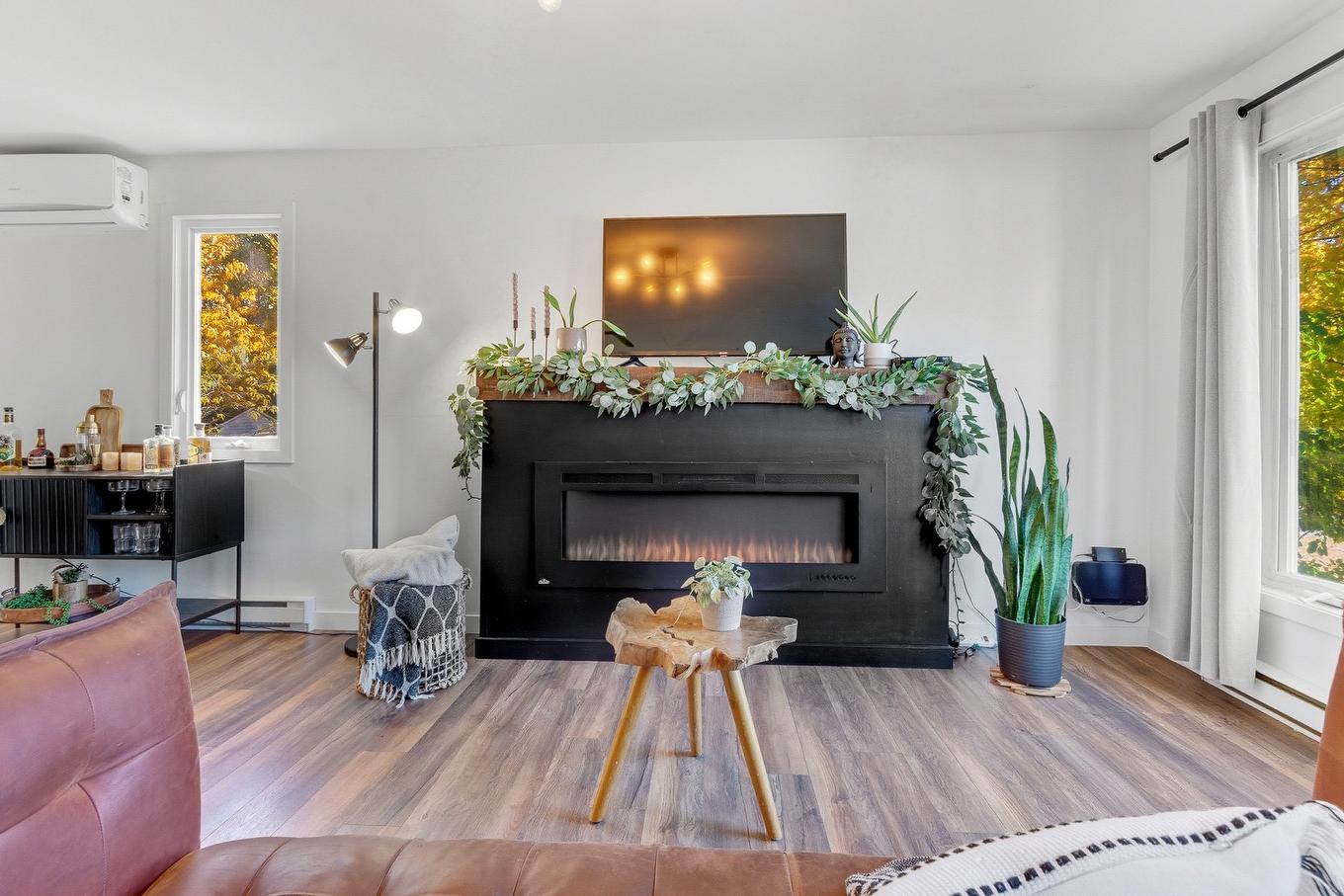 Salon - 4981 Rue Du Jalon, Terrebonne (La Plaine), QC - Indoor Photo Showing Living Room With Fireplace