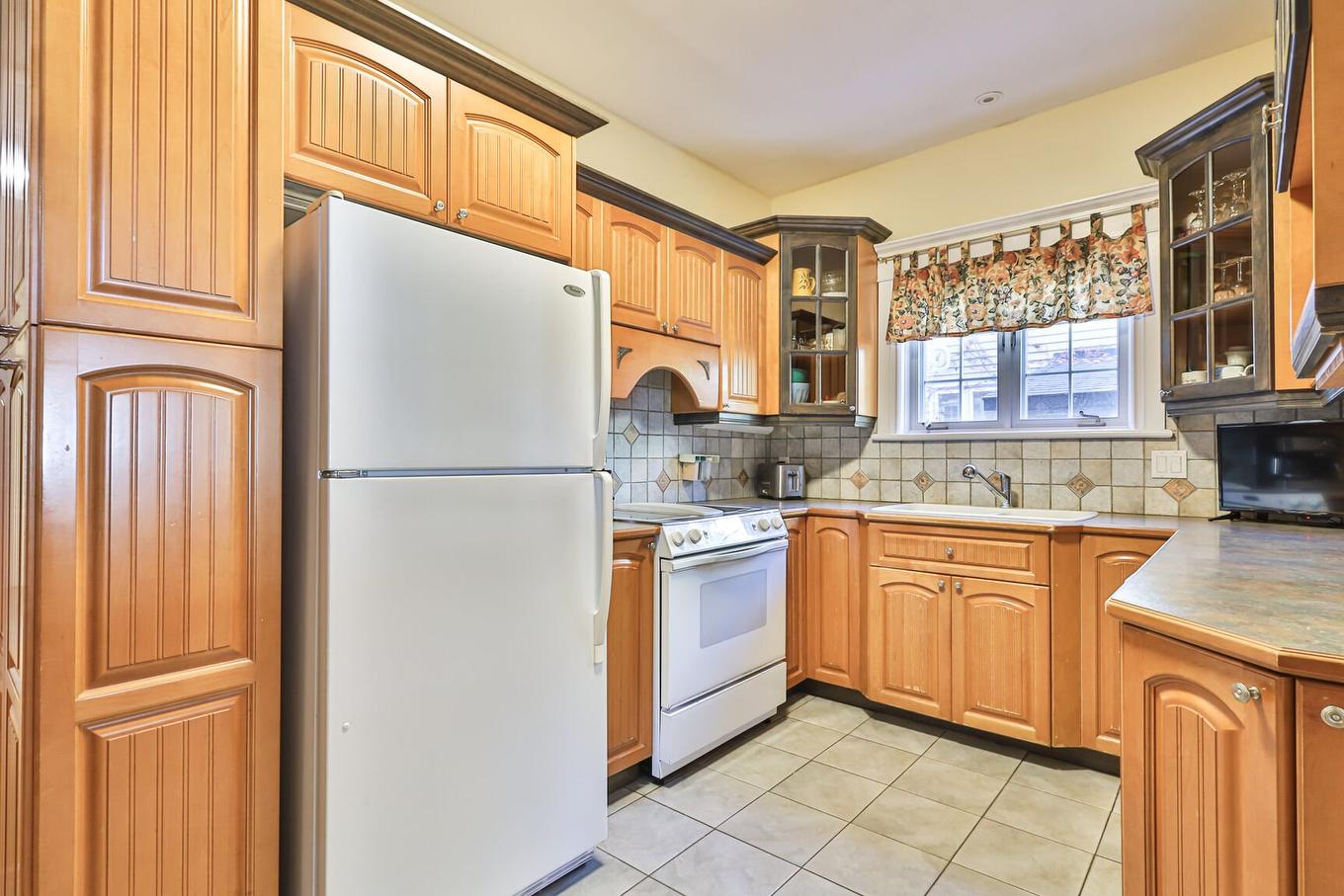 Cuisine - 10737 Av. Vianney, Montréal (Ahuntsic-Cartierville), QC - Indoor Photo Showing Kitchen