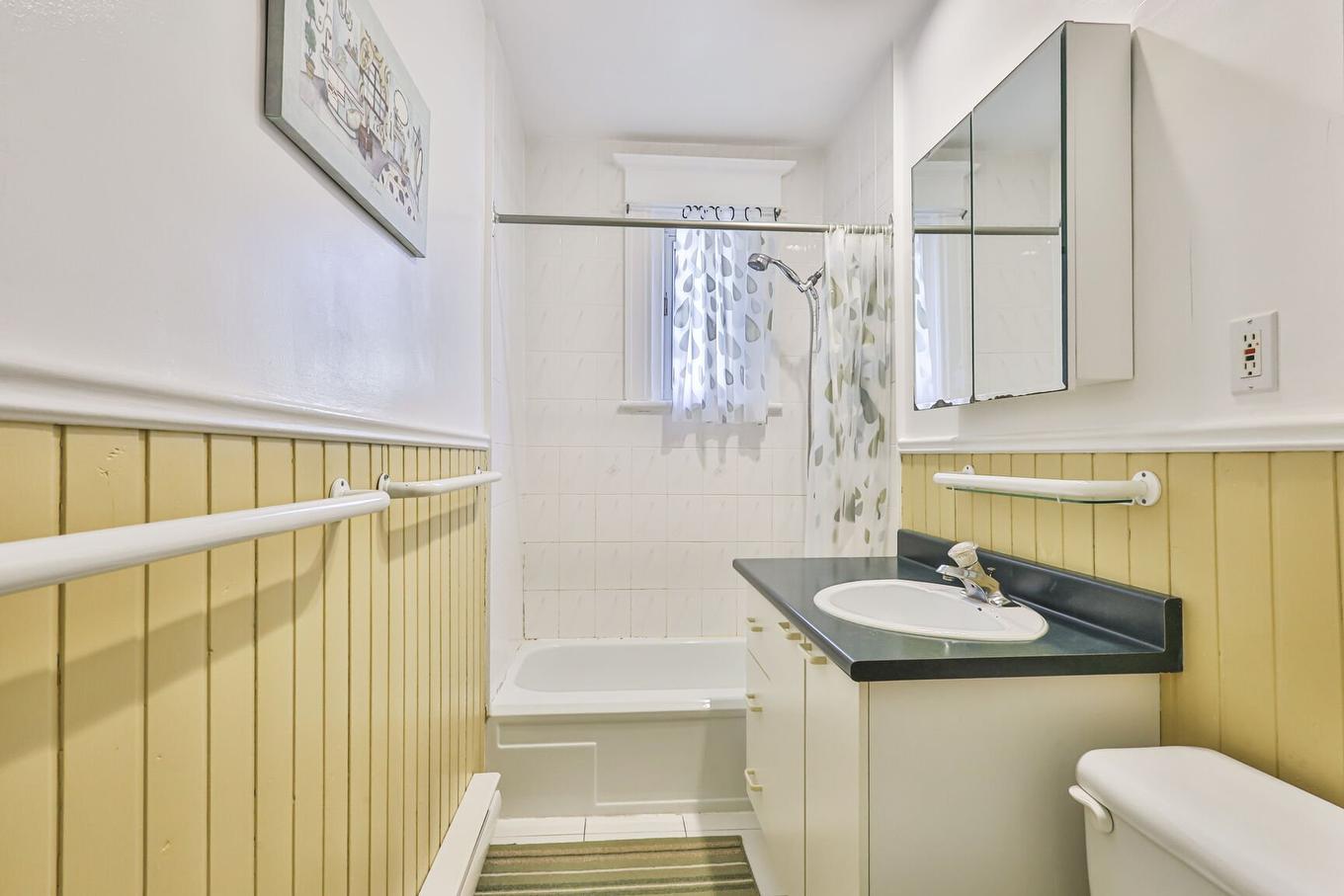 Salle de bains - 10737 Av. Vianney, Montréal (Ahuntsic-Cartierville), QC - Indoor Photo Showing Bathroom