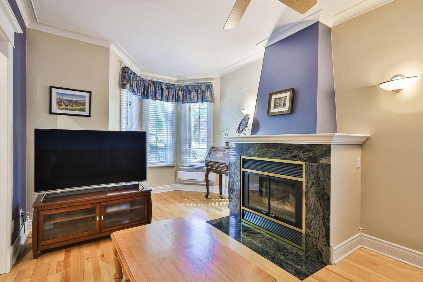 Salon - 10737 Av. Vianney, Montréal (Ahuntsic-Cartierville), QC - Indoor Photo Showing Living Room With Fireplace