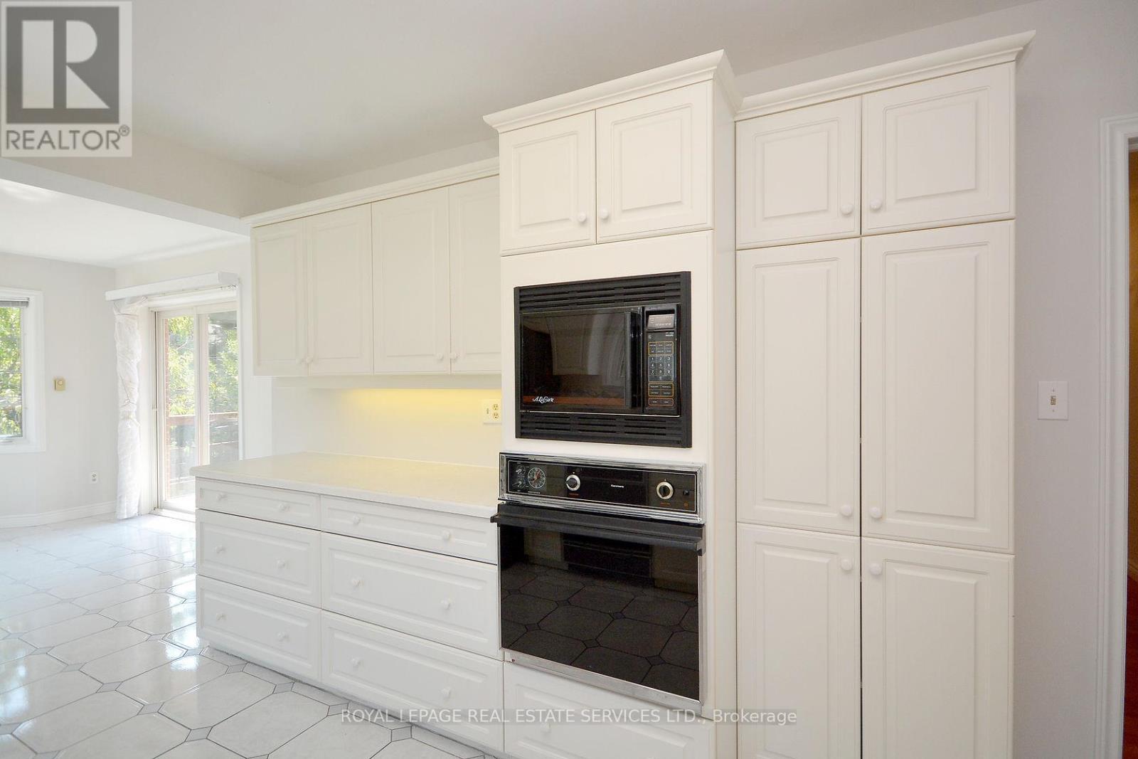 Upper - 1144 Sarta Road, Oakville, ON - Indoor Photo Showing Kitchen