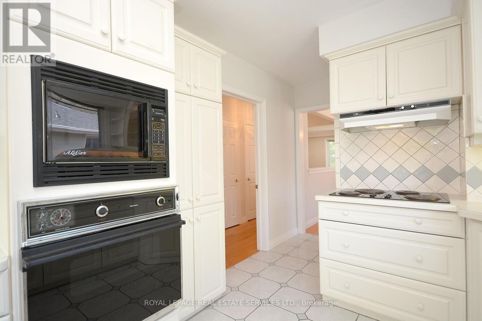 Upper - 1144 Sarta Road, Oakville, ON - Indoor Photo Showing Kitchen