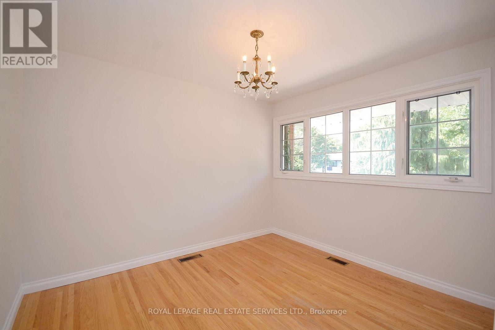 Upper - 1144 Sarta Road, Oakville, ON - Indoor Photo Showing Other Room