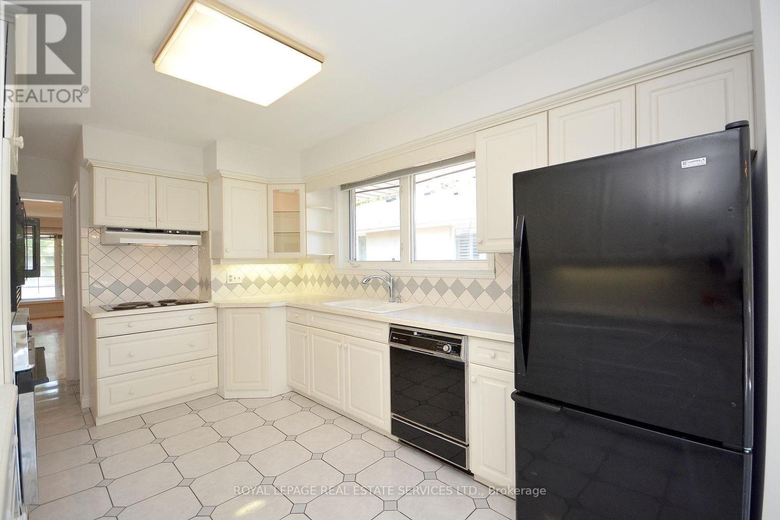 Upper - 1144 Sarta Road, Oakville, ON - Indoor Photo Showing Kitchen