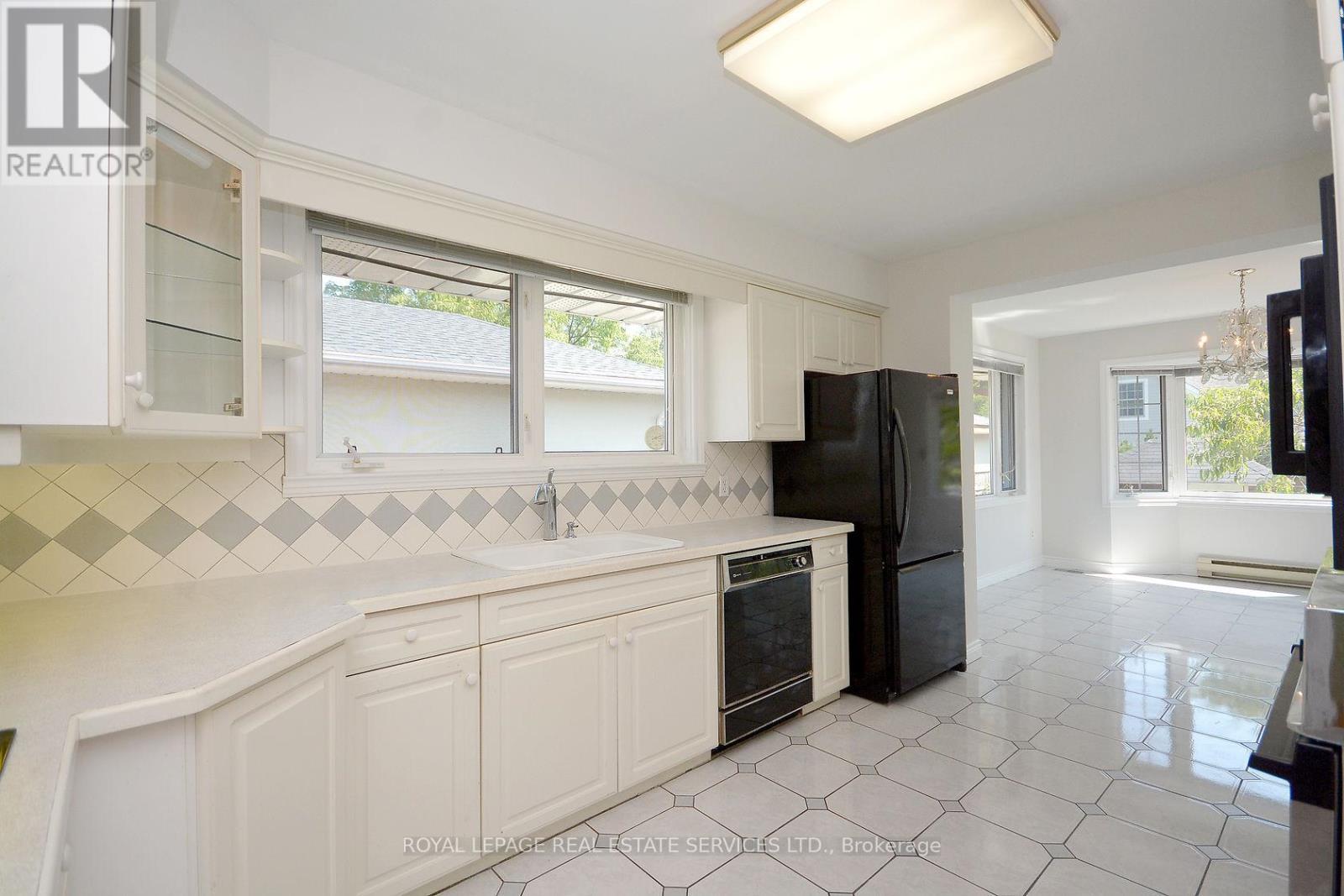 Upper - 1144 Sarta Road, Oakville, ON - Indoor Photo Showing Kitchen