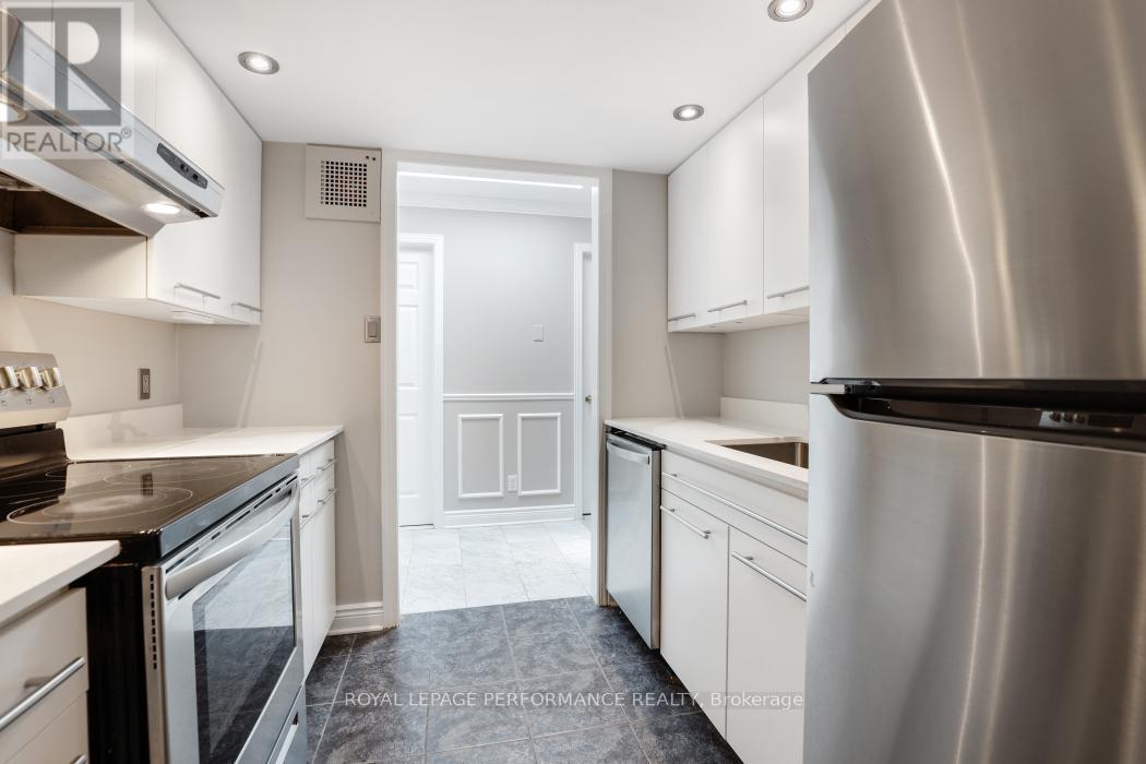 304 - 100 Bruyere Street, Ottawa, ON - Indoor Photo Showing Kitchen