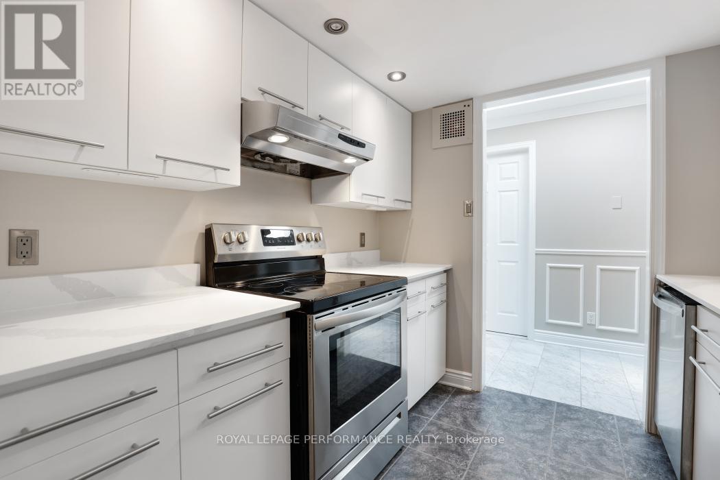 304 - 100 Bruyere Street, Ottawa, ON - Indoor Photo Showing Kitchen