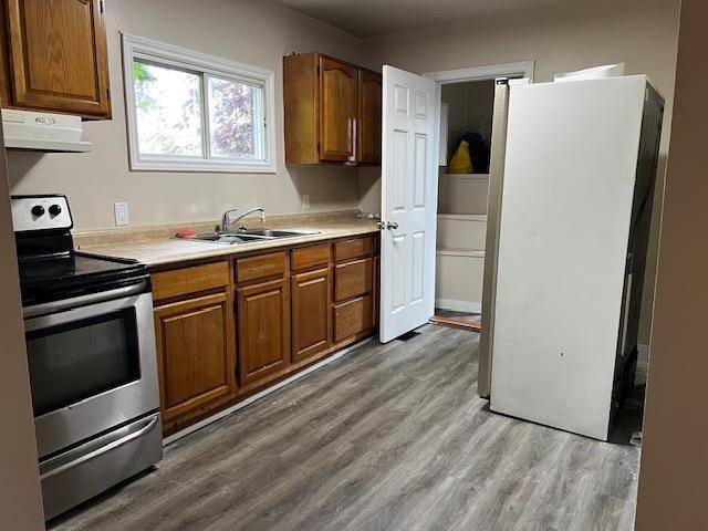 713 Arthur Street E, Thunder Bay, ON - Indoor Photo Showing Kitchen With Double Sink