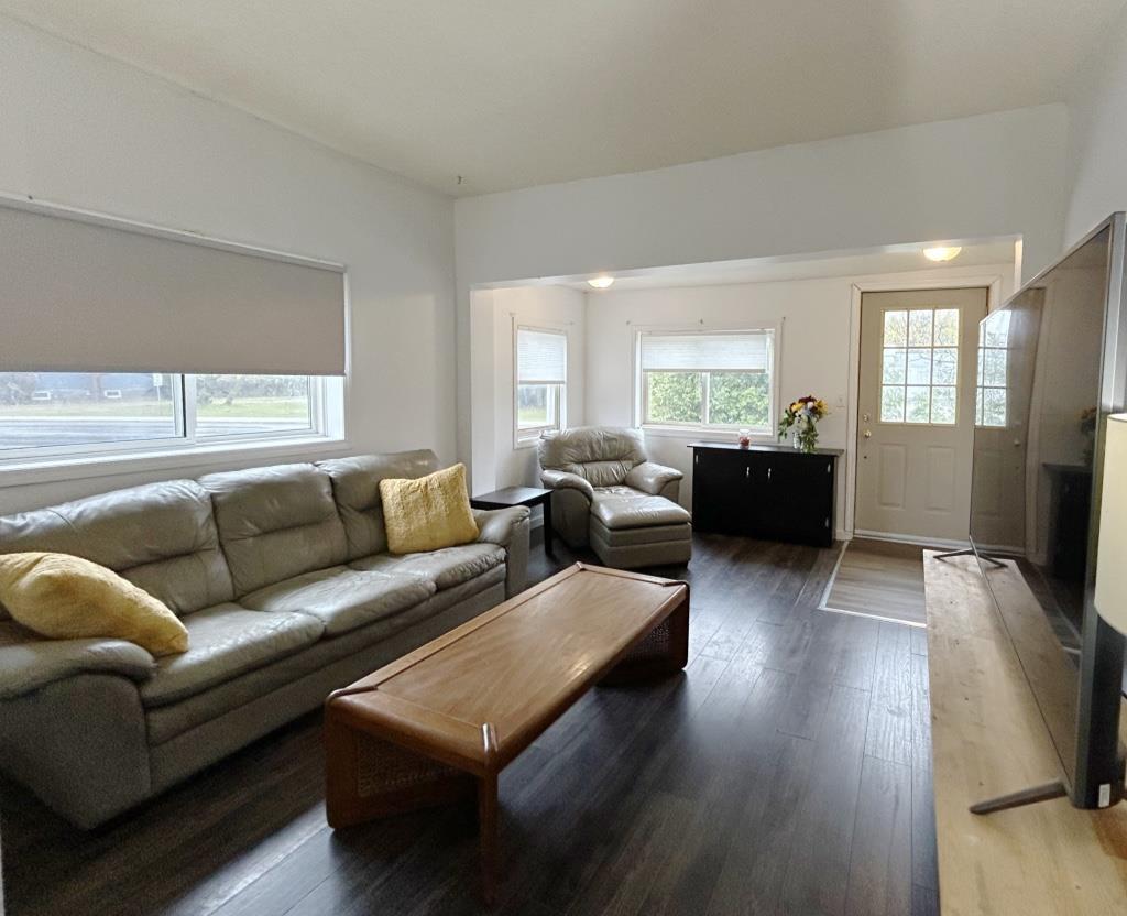 505 King'S Highway, Fort Frances, ON - Indoor Photo Showing Living Room