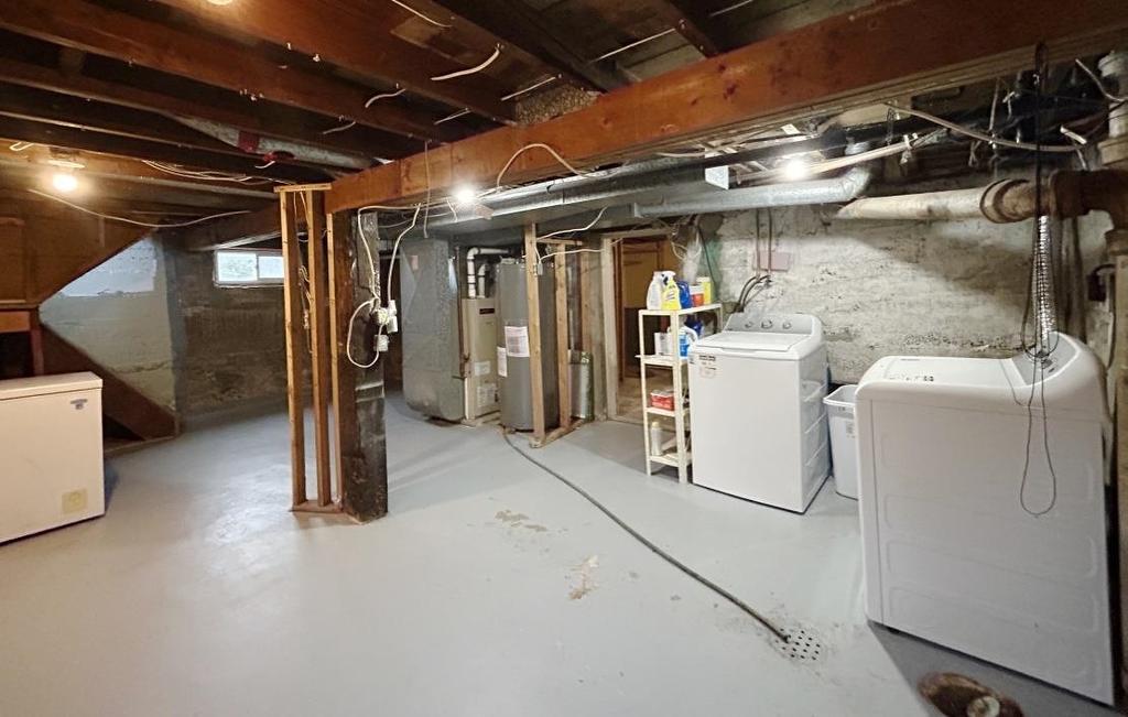 505 King'S Highway, Fort Frances, ON - Indoor Photo Showing Laundry Room