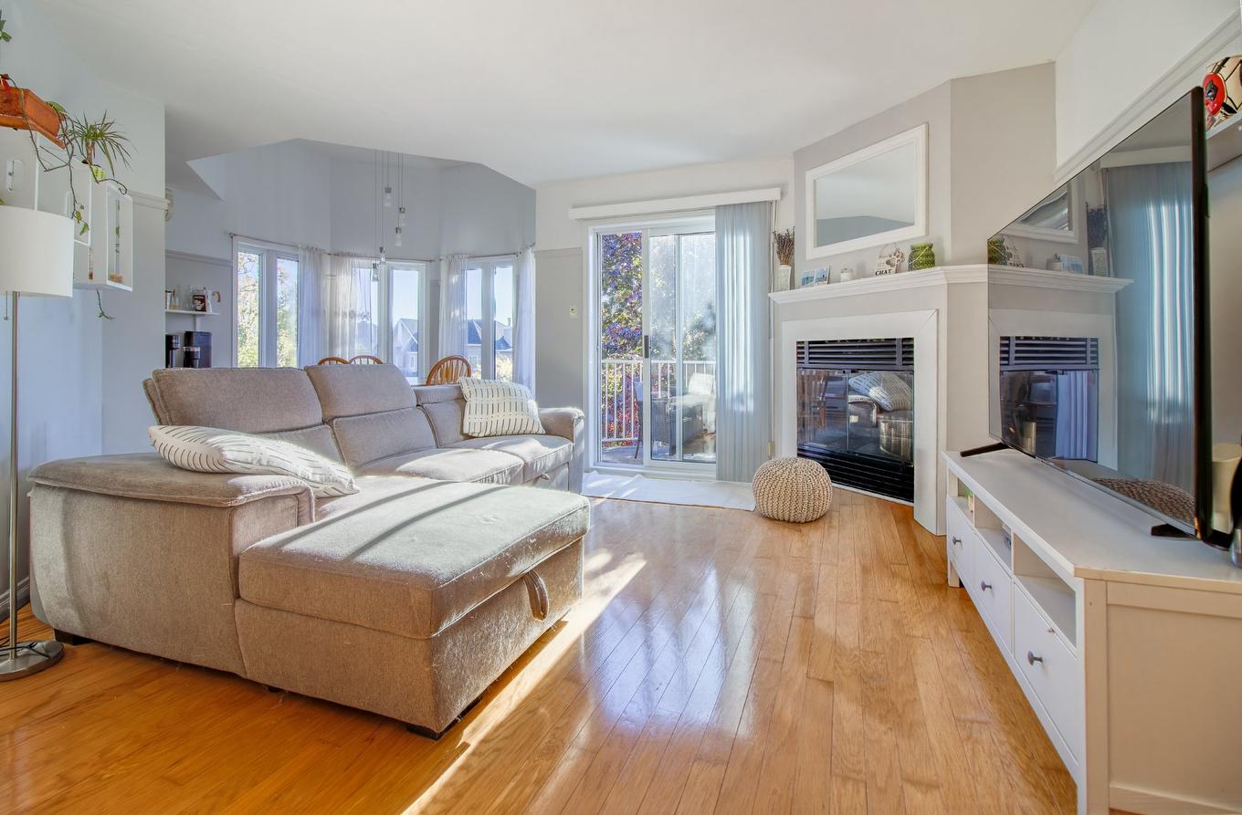 Living room - 6-545 Rue Jérôme-Richer, Saint-Eustache, QC - Indoor Photo Showing Living Room With Fireplace