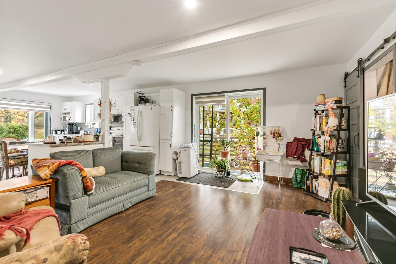 Living room - 1377 - 1381 Ch. De Béthanie, Béthanie, QC - Indoor Photo Showing Living Room