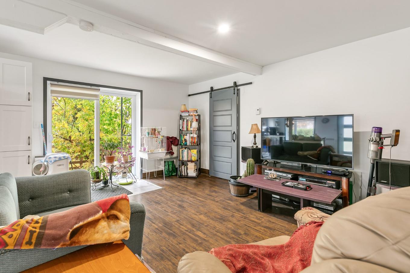 Living room - 1377 - 1381 Ch. De Béthanie, Béthanie, QC - Indoor Photo Showing Living Room