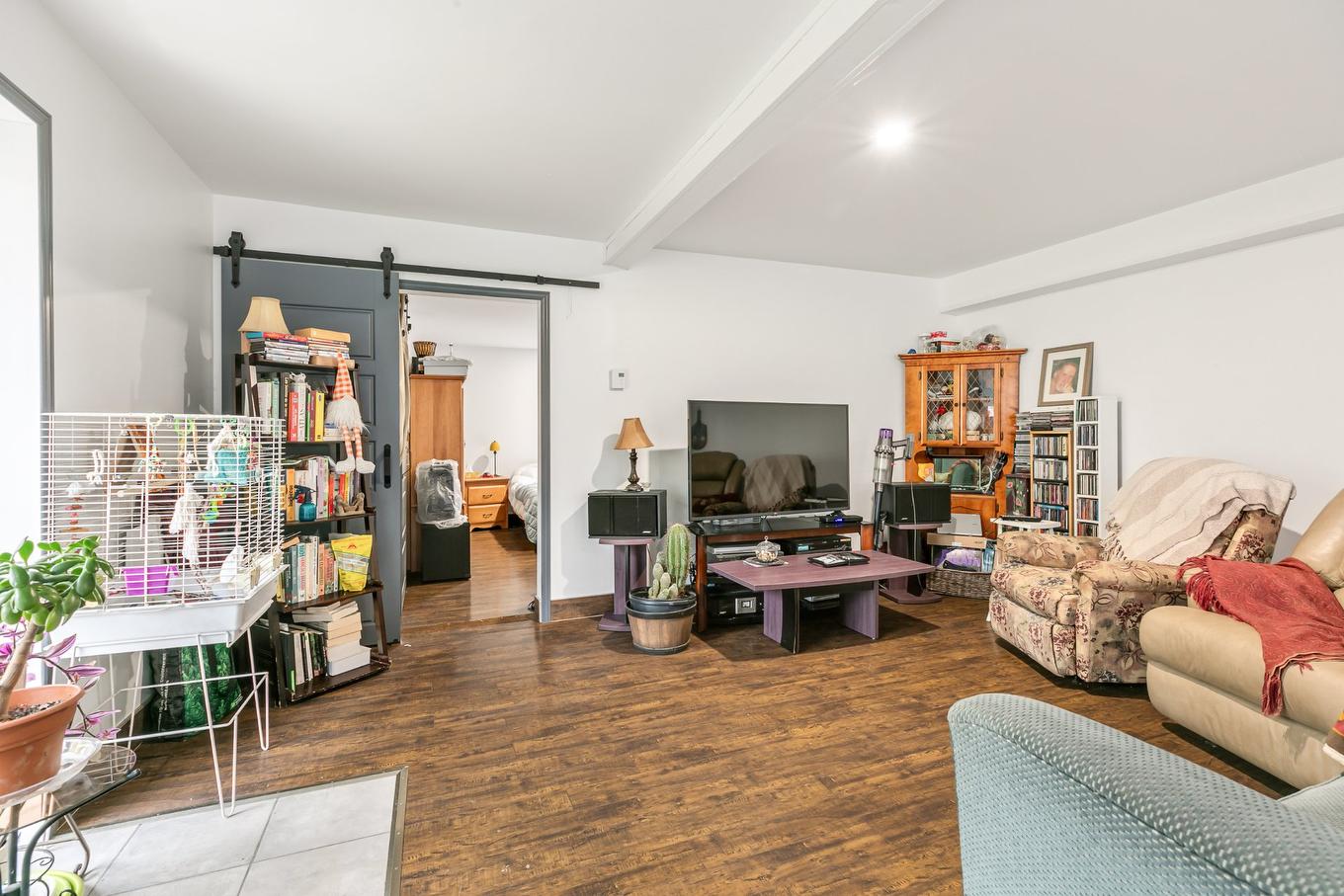 Living room - 1377 - 1381 Ch. De Béthanie, Béthanie, QC - Indoor Photo Showing Living Room