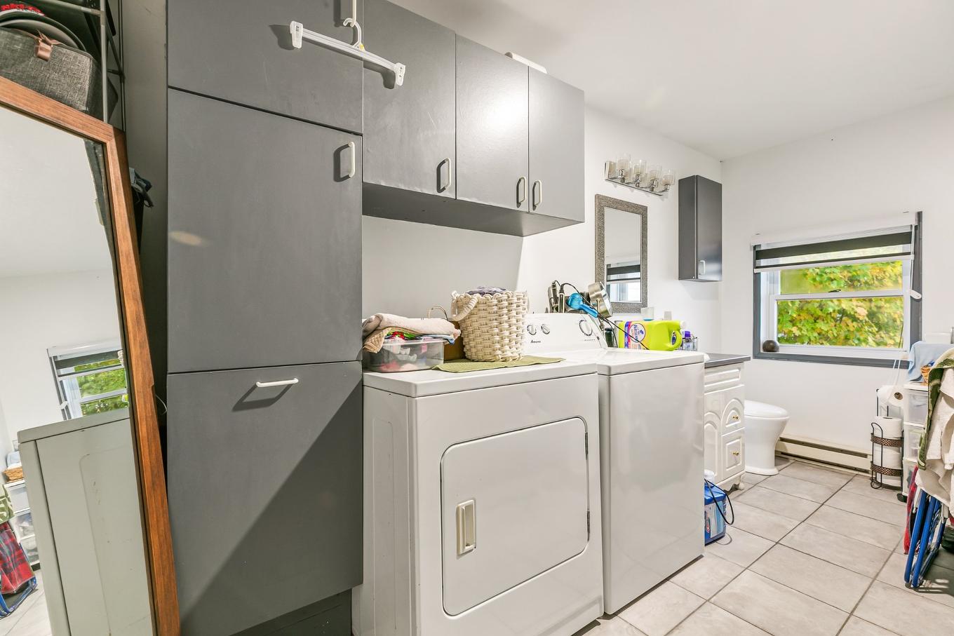 Ensuite bathroom - 1377 - 1381 Ch. De Béthanie, Béthanie, QC - Indoor Photo Showing Laundry Room
