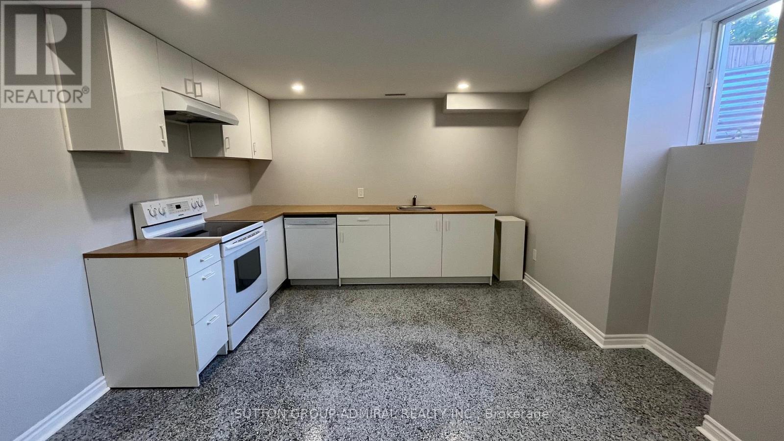 Bsm - 6 White Crescent, Barrie, ON - Indoor Photo Showing Kitchen