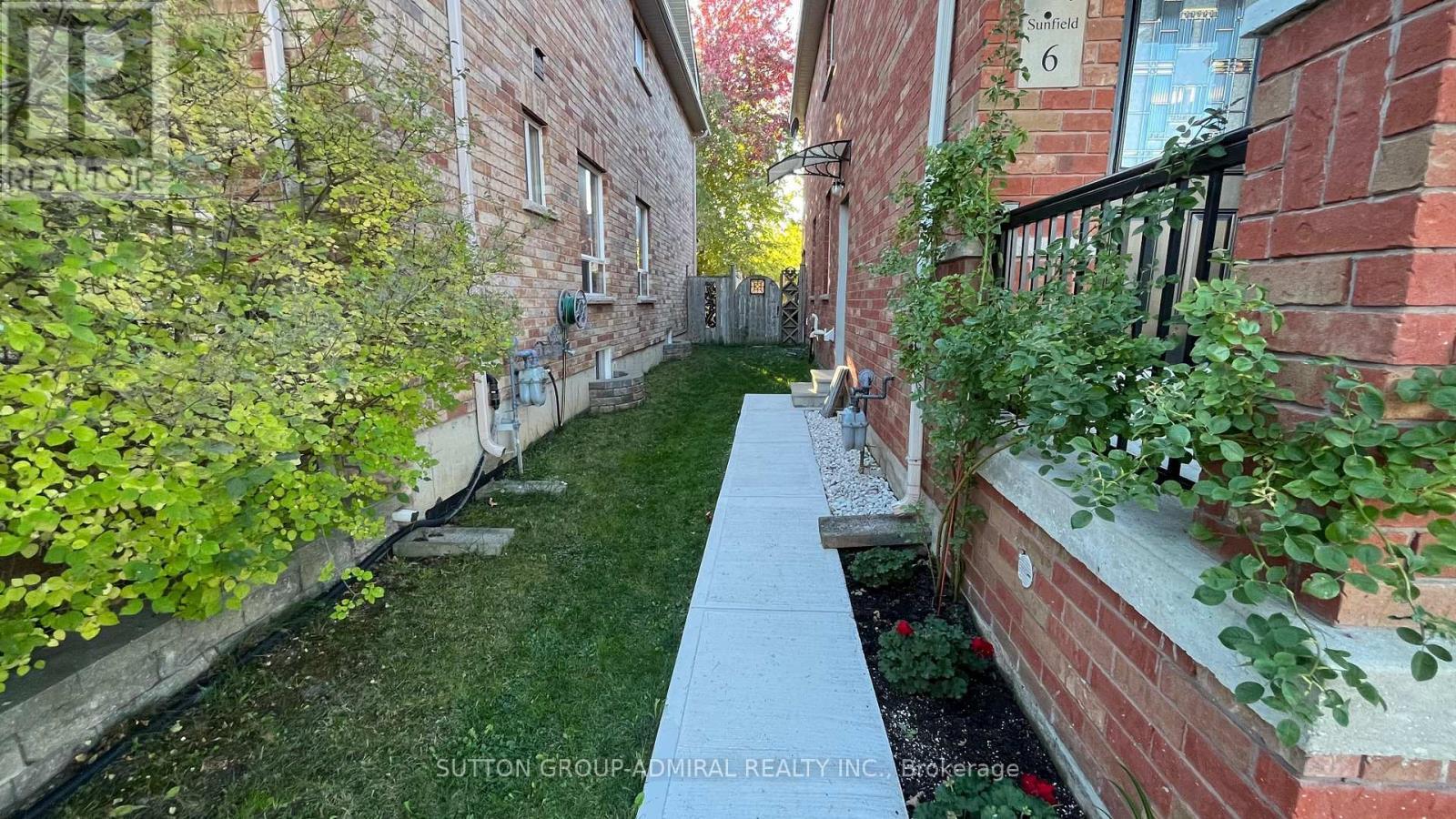 Bsm - 6 White Crescent, Barrie, ON - Outdoor