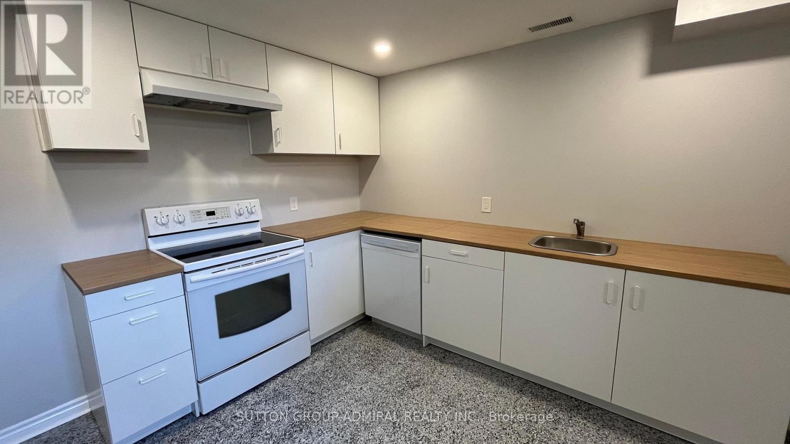 Bsm - 6 White Crescent, Barrie, ON - Indoor Photo Showing Kitchen
