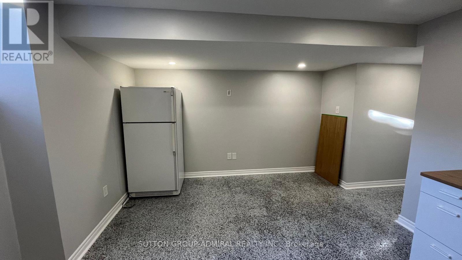 Bsm - 6 White Crescent, Barrie, ON - Indoor