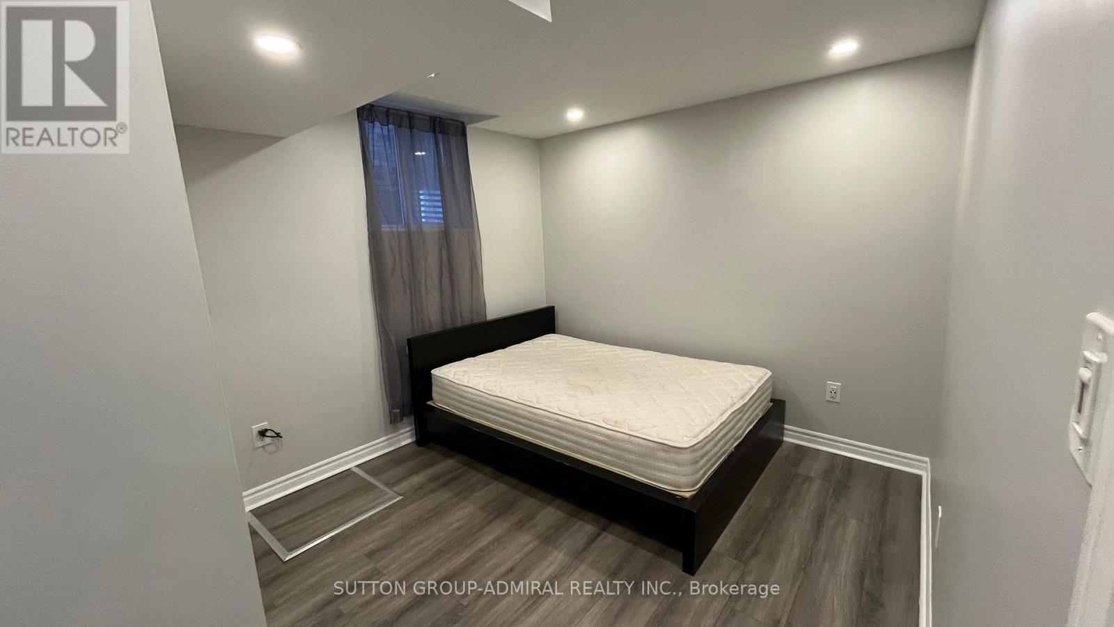 Bsm - 6 White Crescent, Barrie, ON - Indoor