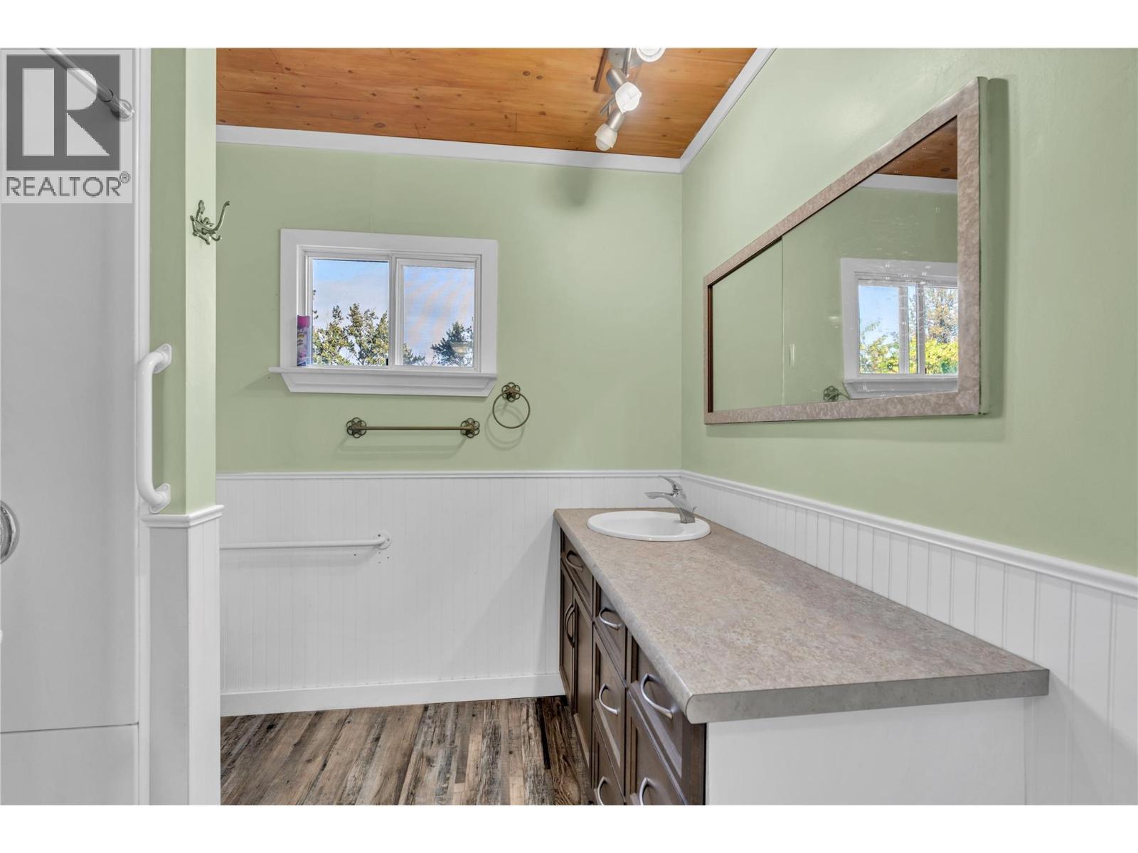 1155 Maple Street, Okanagan Falls, BC - Indoor Photo Showing Bathroom