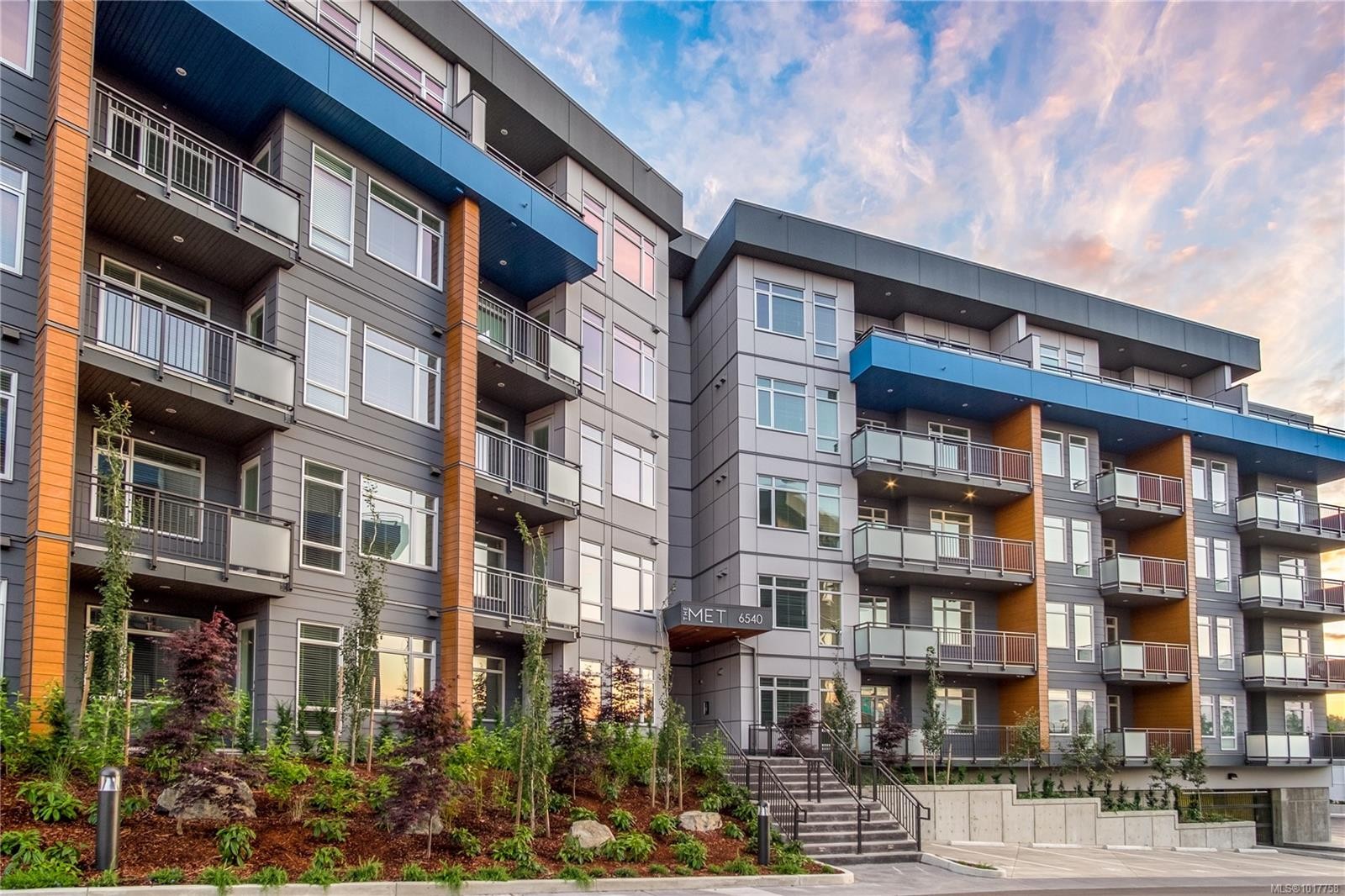 501-6540 Metral Dr, Nanaimo, BC - Outdoor With Facade