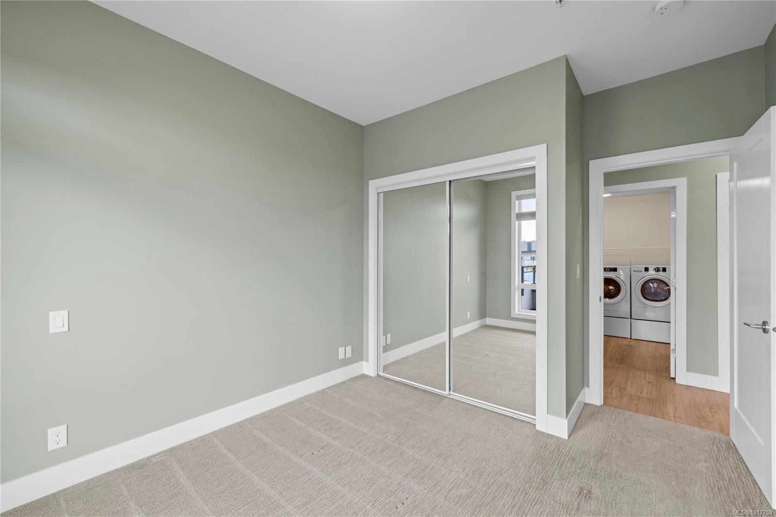 501-6540 Metral Dr, Nanaimo, BC - Indoor Photo Showing Other Room