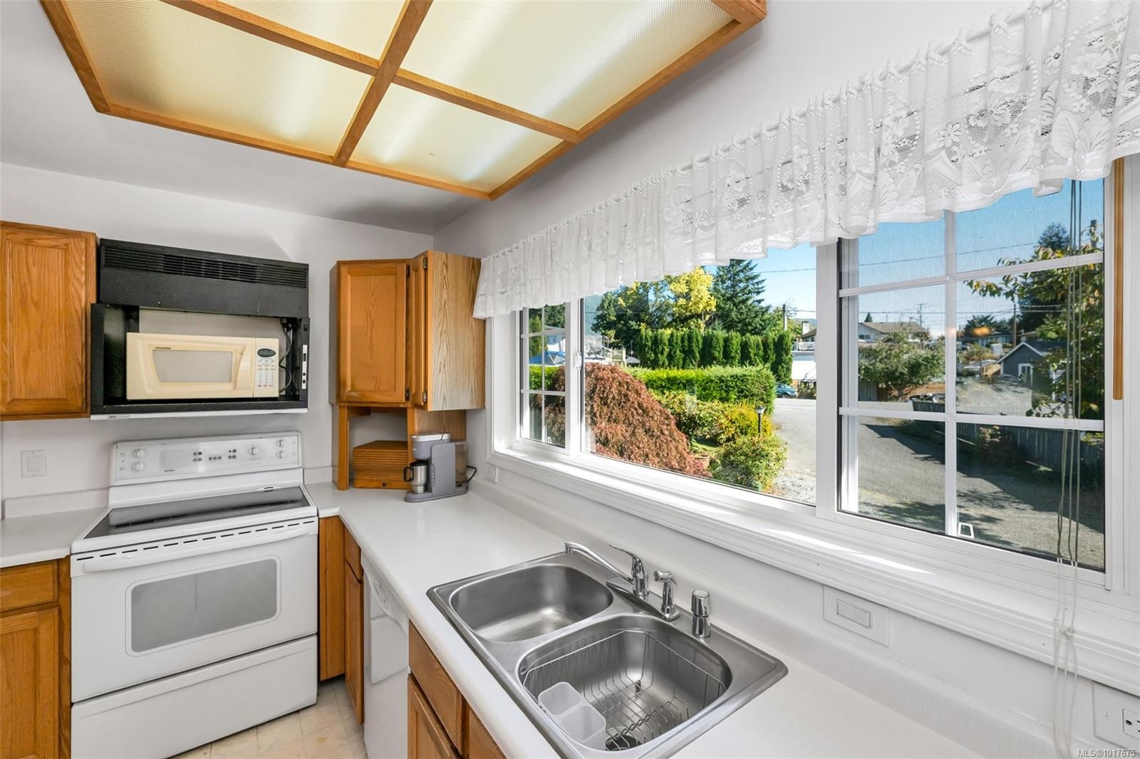 28 Cottonwood St, Lake Cowichan, BC