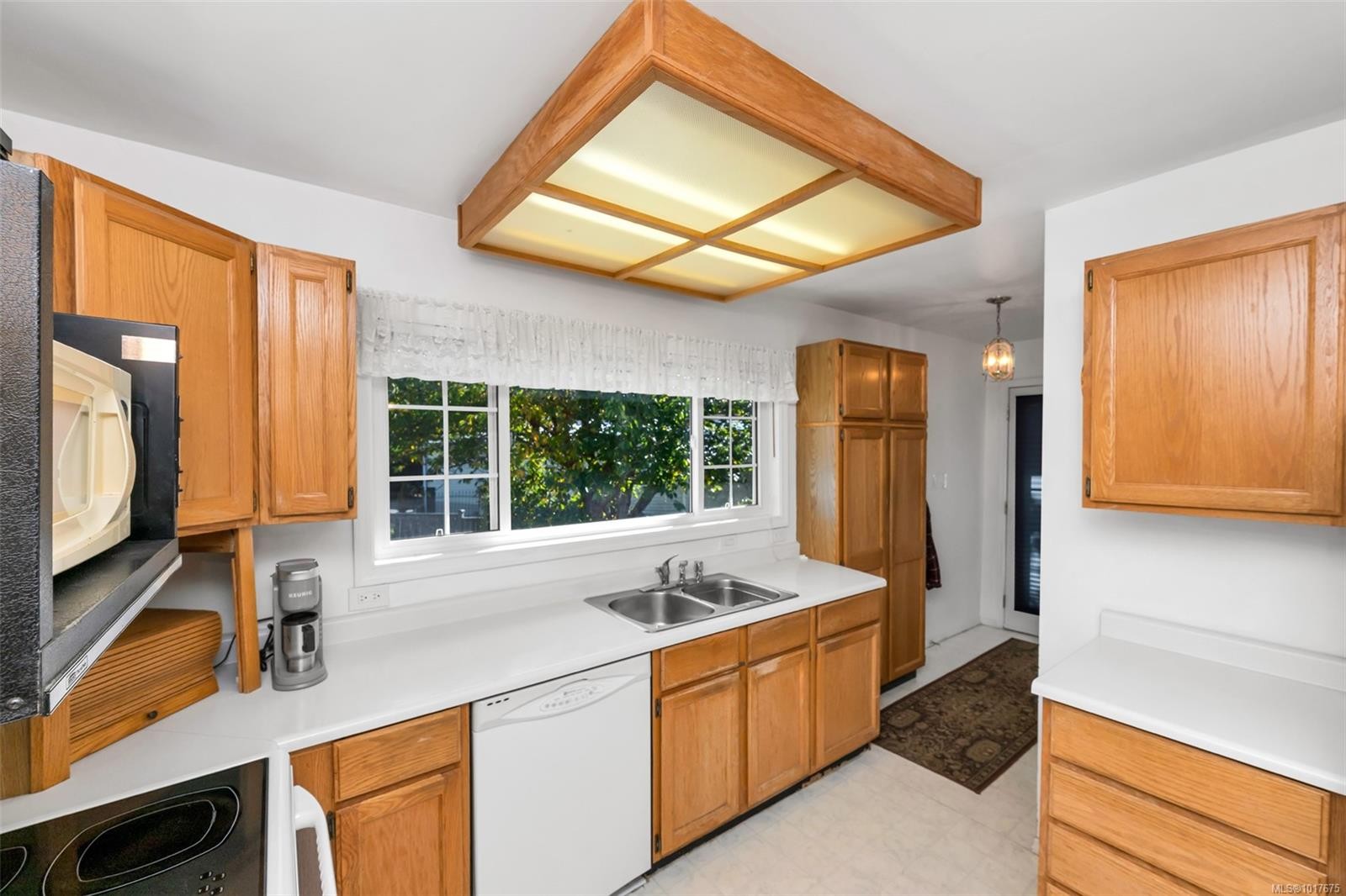 28 Cottonwood St, Lake Cowichan, BC