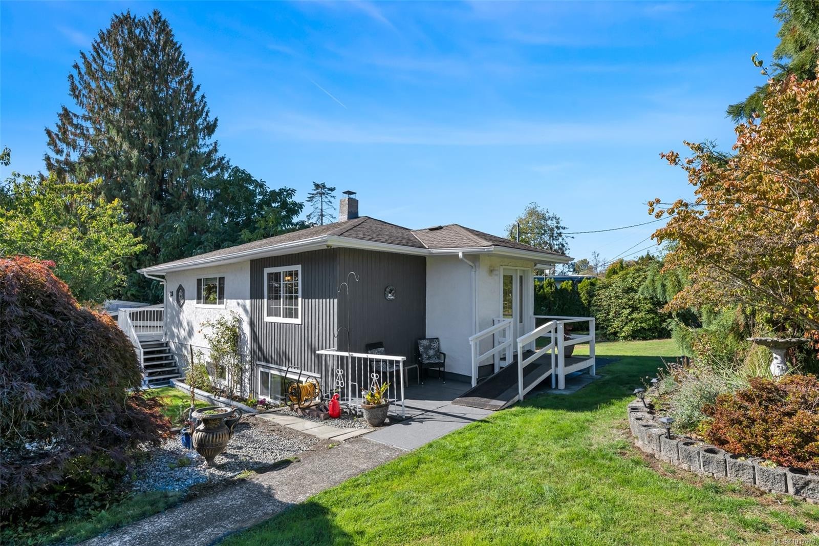 28 Cottonwood St, Lake Cowichan, BC