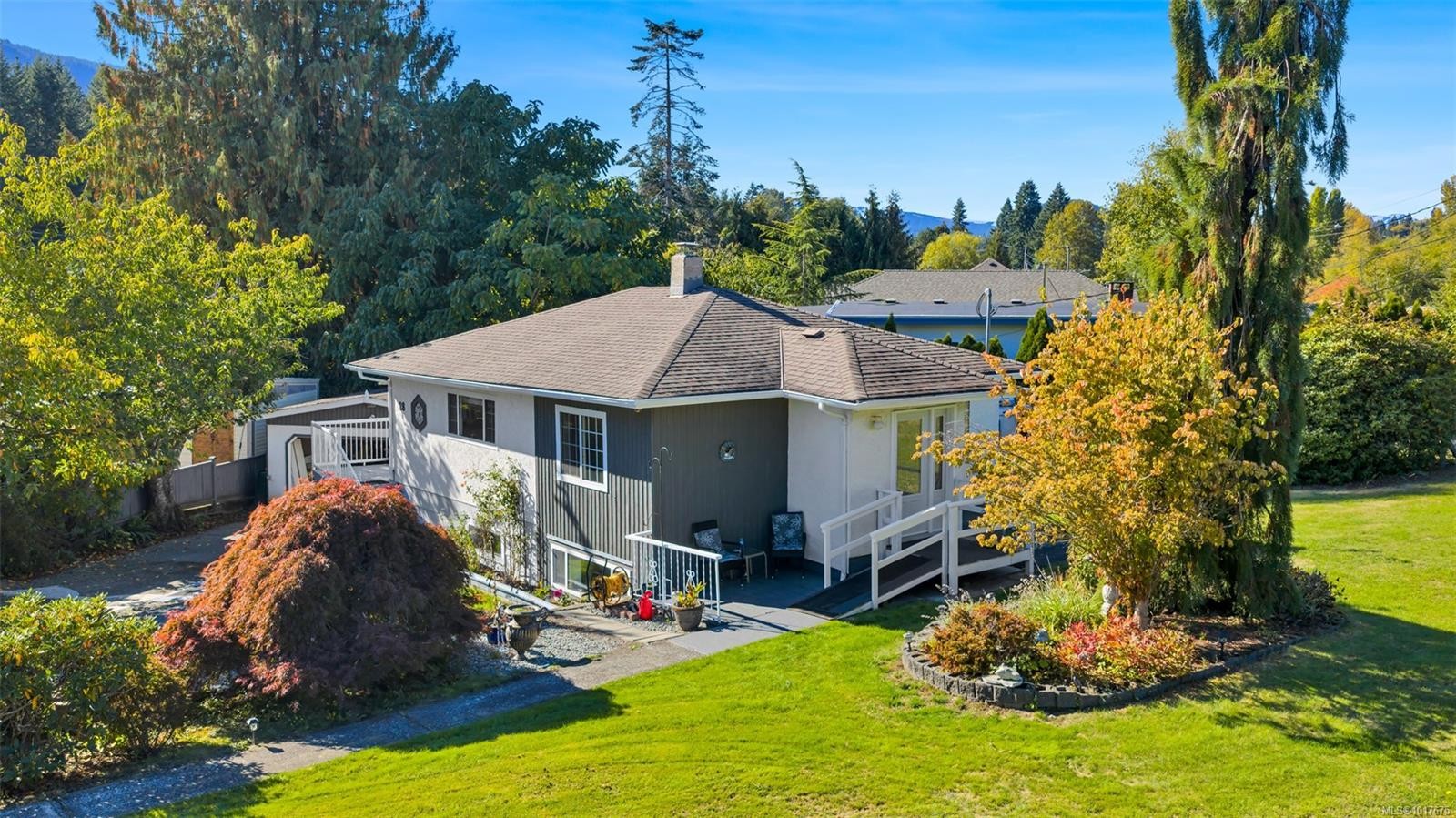 28 Cottonwood St, Lake Cowichan, BC