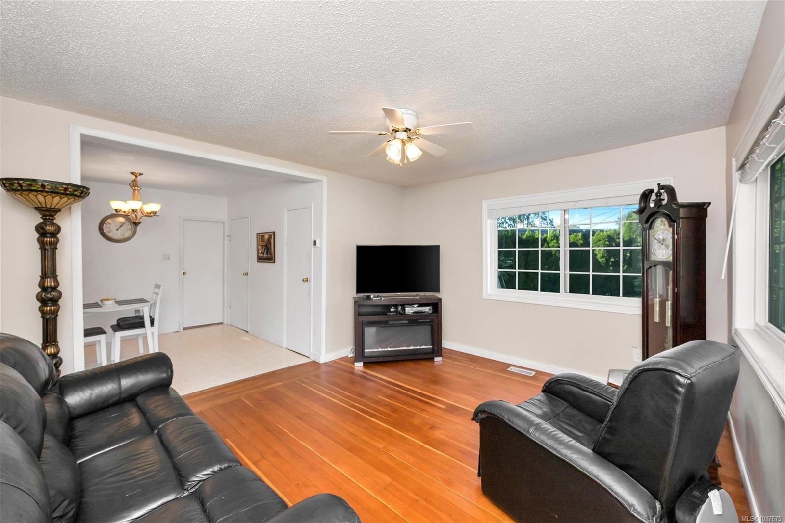 28 Cottonwood St, Lake Cowichan, BC