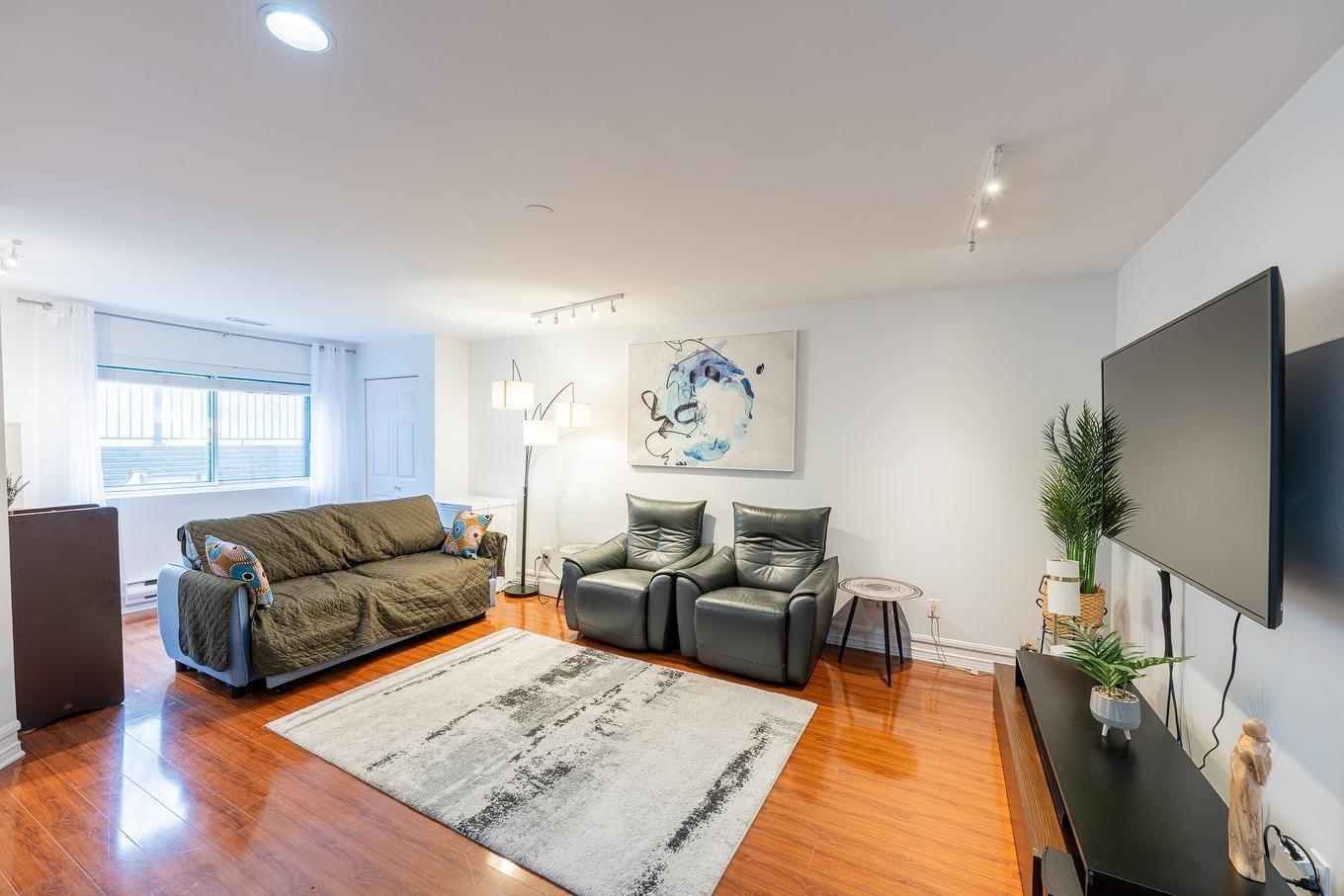 Family room - 5873 Rue David-Lewis, Côte-Saint-Luc, QC - Indoor Photo Showing Living Room