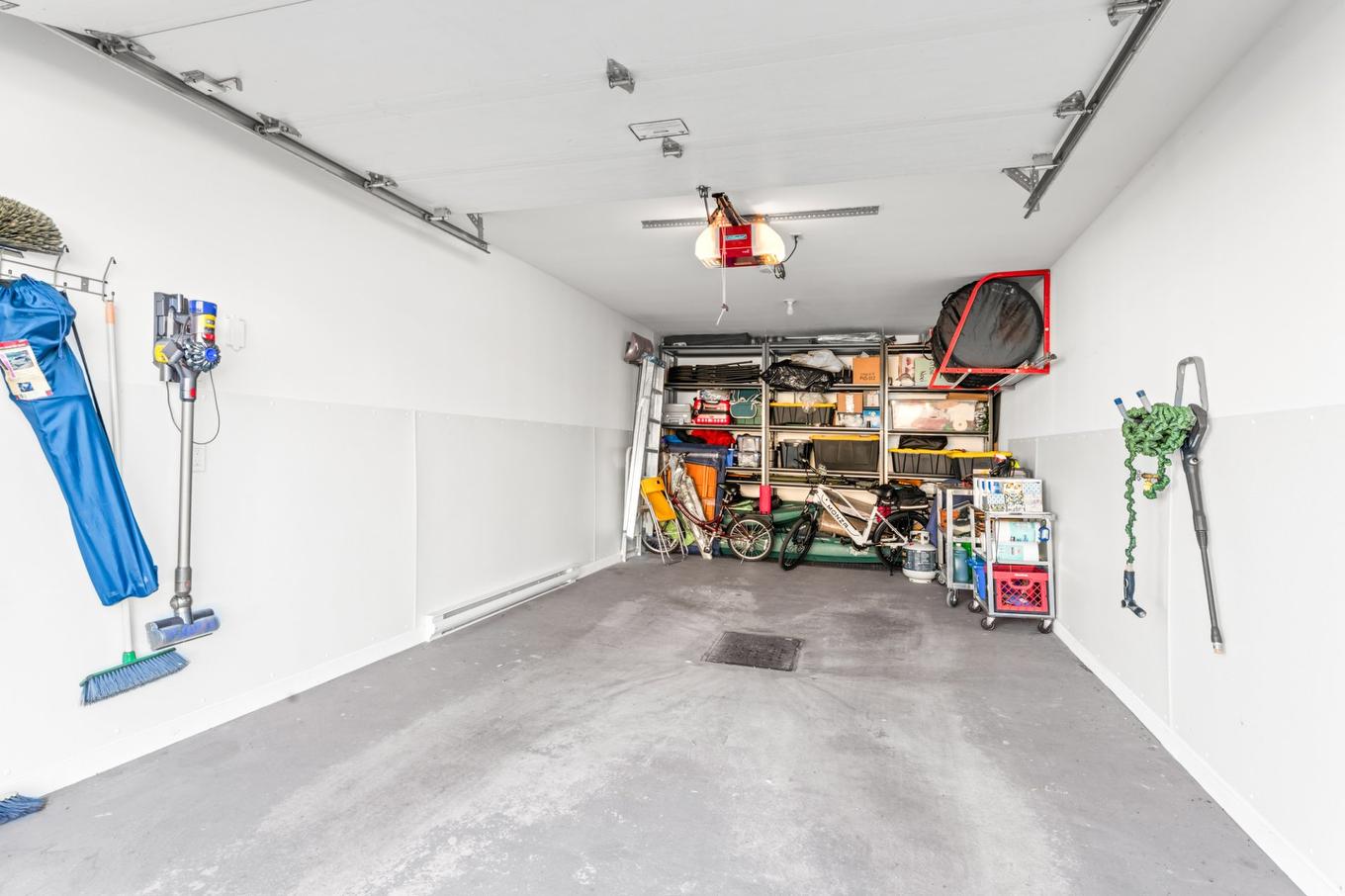 Garage - 3-354 Rue Notre-Dame, Charlemagne, QC - Indoor Photo Showing Garage