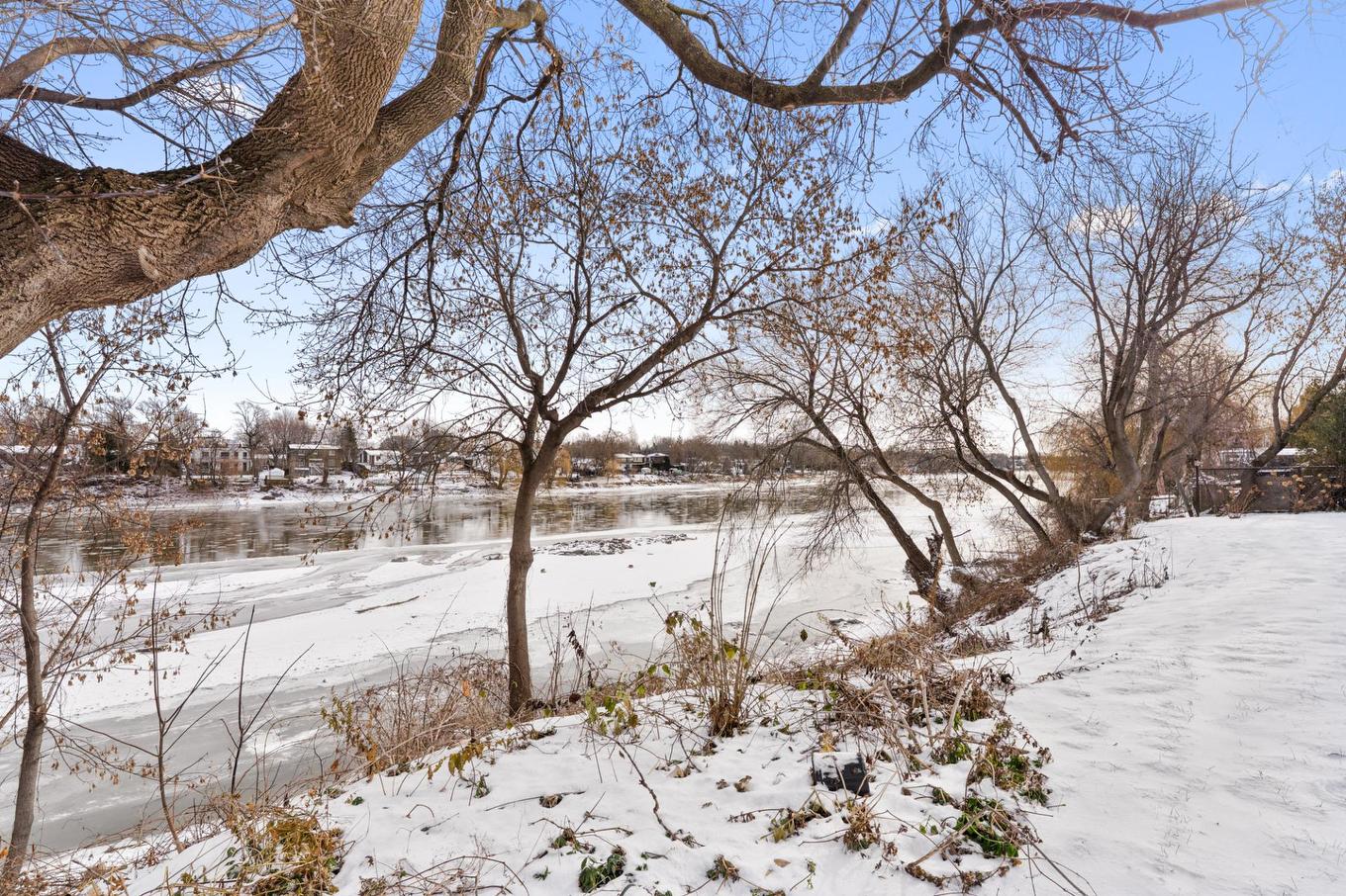 Vue sur l'eau - 3-354 Rue Notre-Dame, Charlemagne, QC - Outdoor With View