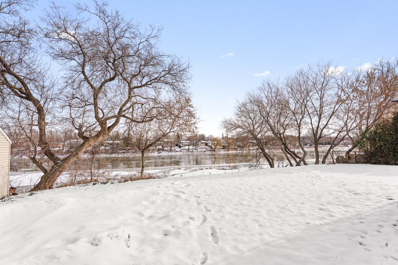 Vue sur l'eau - 3-354 Rue Notre-Dame, Charlemagne, QC - Outdoor With View