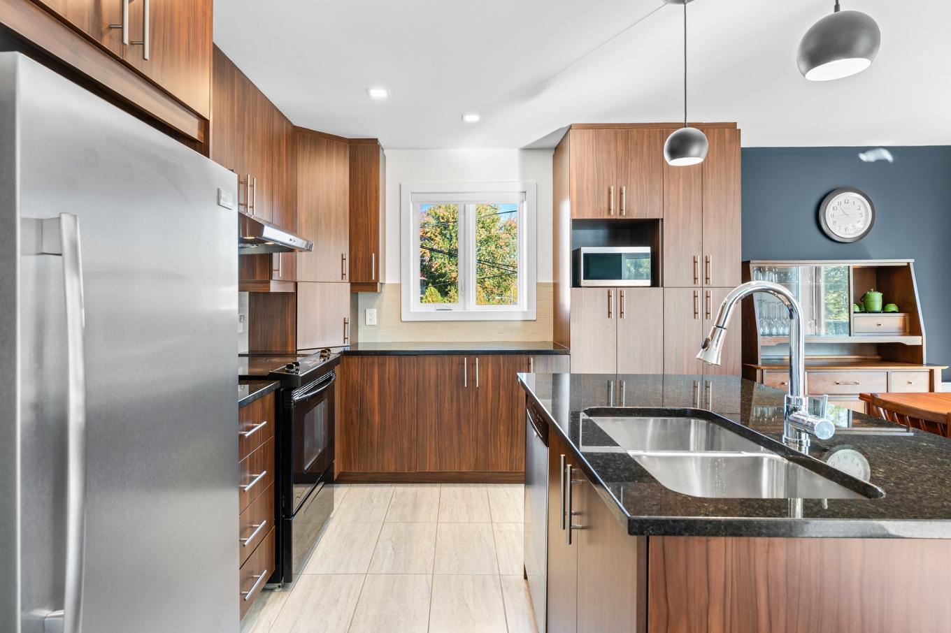 Cuisine - 3-354 Rue Notre-Dame, Charlemagne, QC - Indoor Photo Showing Kitchen With Double Sink