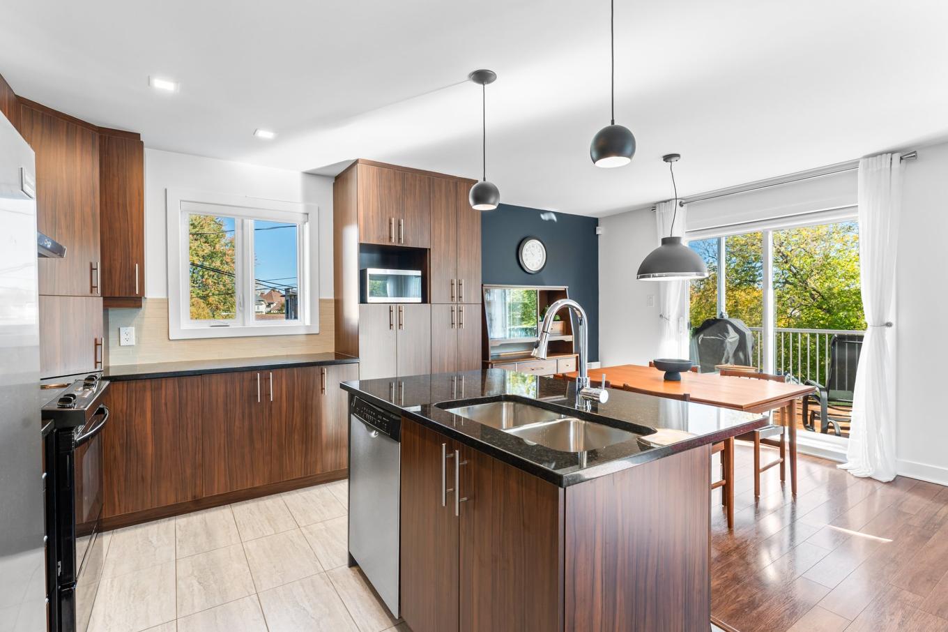 Cuisine - 3-354 Rue Notre-Dame, Charlemagne, QC - Indoor Photo Showing Kitchen With Double Sink With Upgraded Kitchen