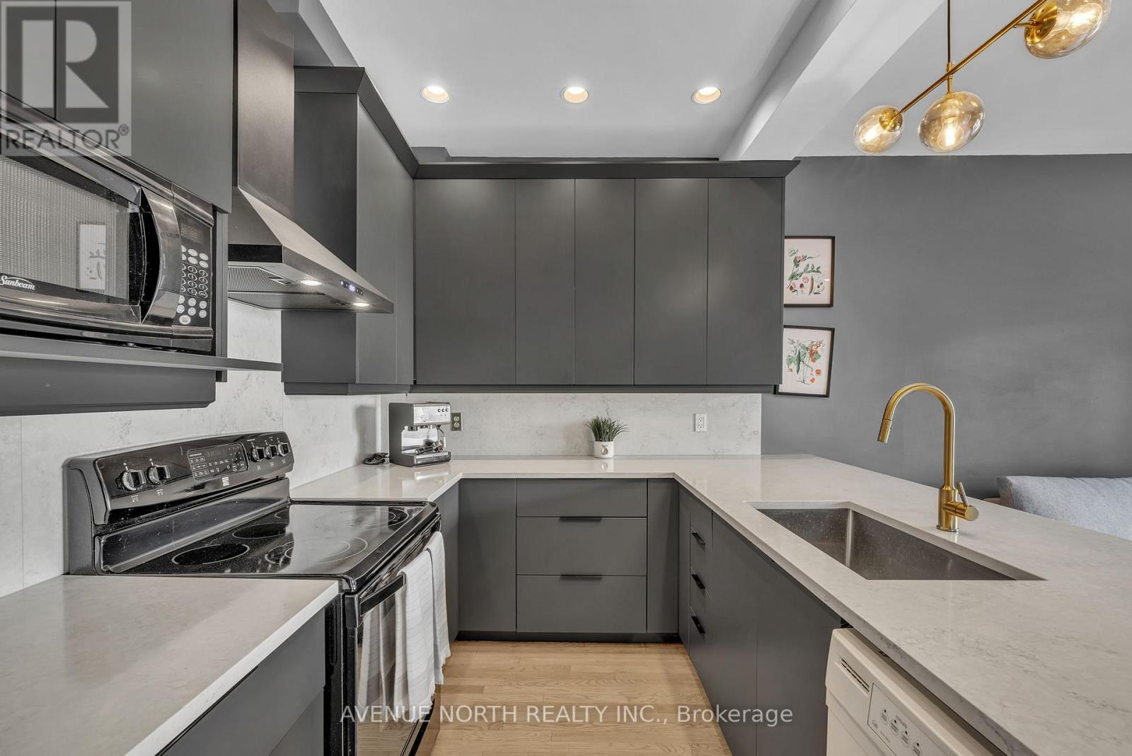 501 Edgeworth Avenue, Ottawa, ON - Indoor Photo Showing Kitchen With Upgraded Kitchen