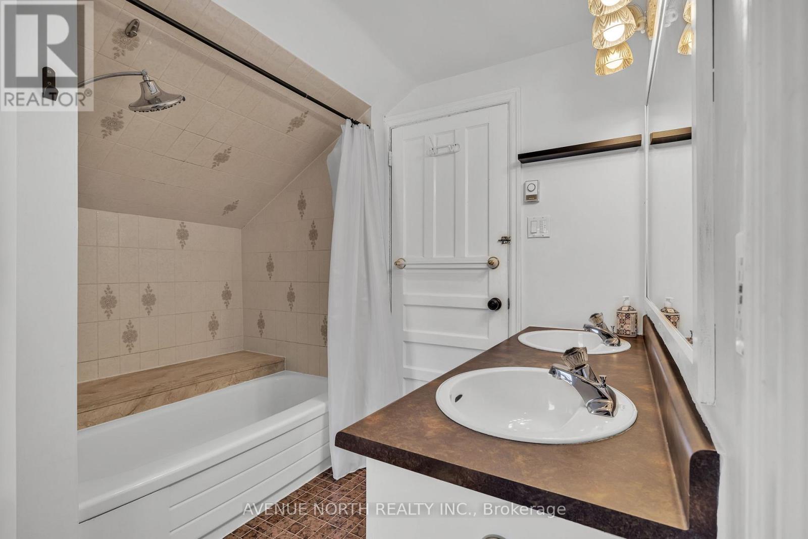501 Edgeworth Avenue, Ottawa, ON - Indoor Photo Showing Bathroom