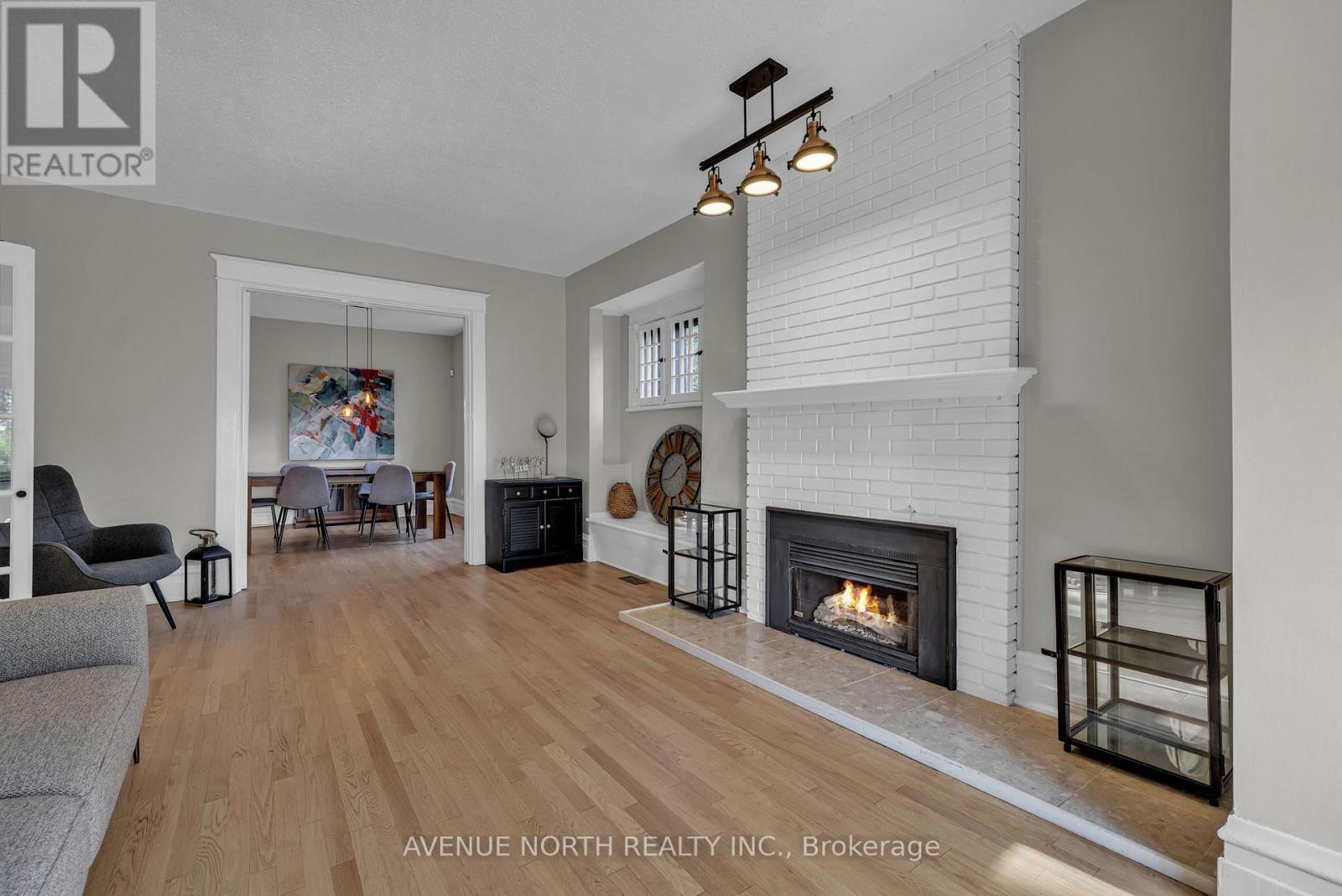 501 Edgeworth Avenue, Ottawa, ON - Indoor Photo Showing Living Room With Fireplace