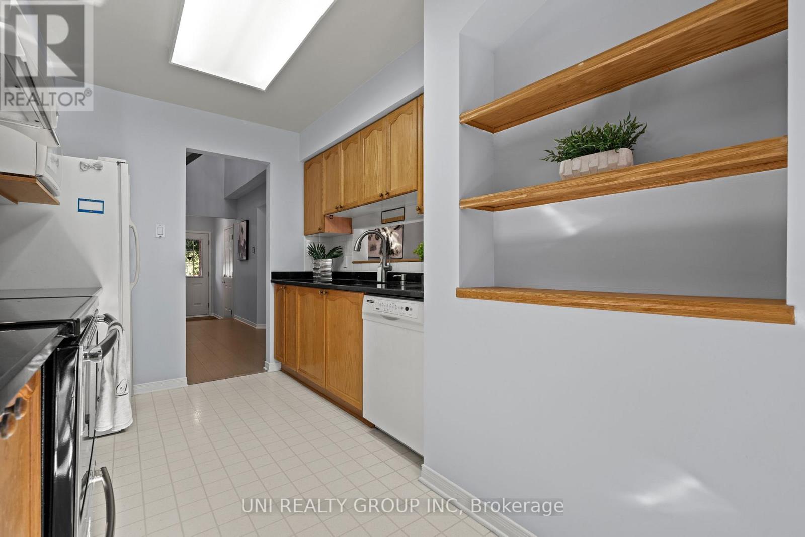 1720 Jobin Crescent, Ottawa, ON - Indoor Photo Showing Kitchen