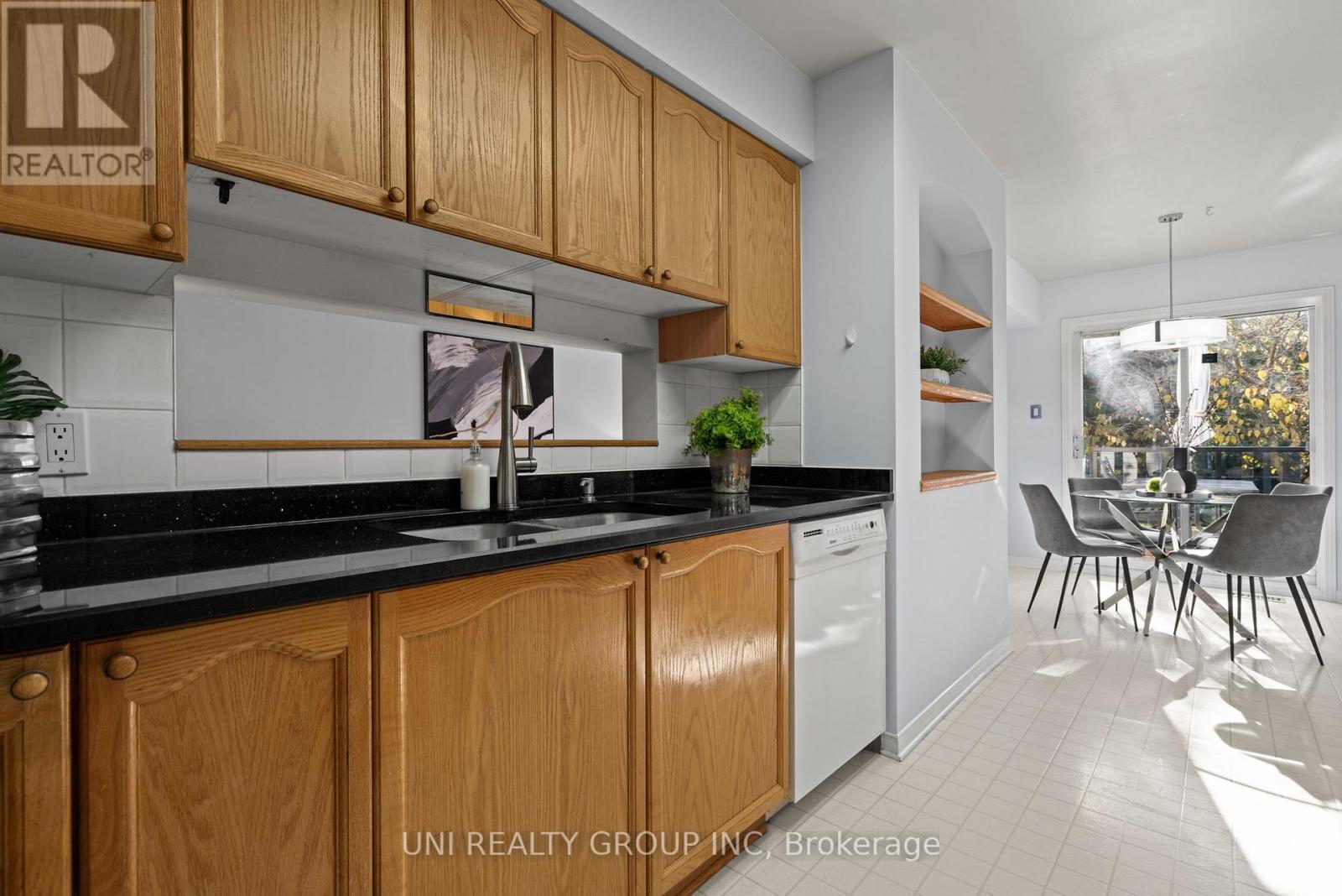 1720 Jobin Crescent, Ottawa, ON - Indoor Photo Showing Kitchen With Double Sink