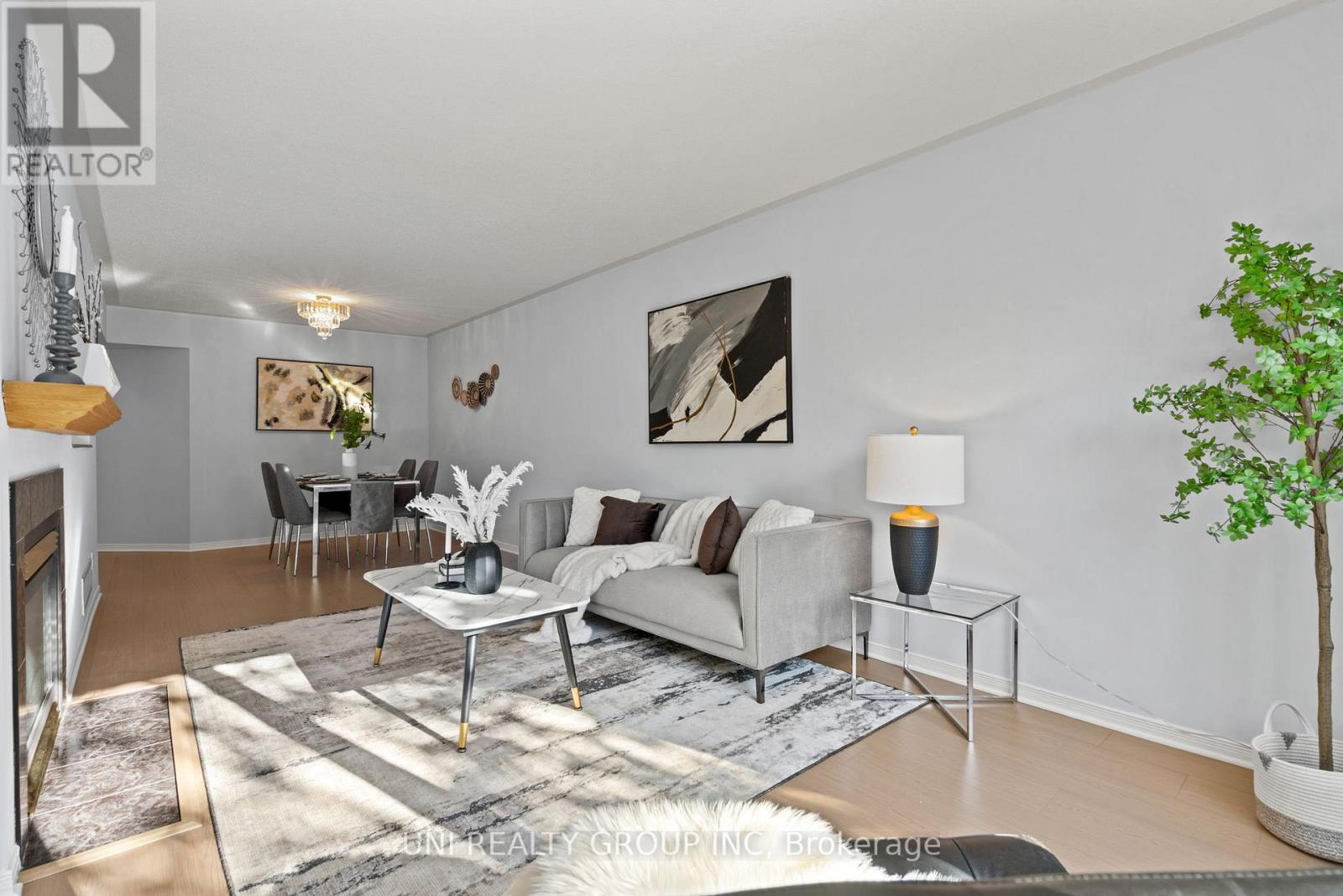 1720 Jobin Crescent, Ottawa, ON - Indoor Photo Showing Living Room