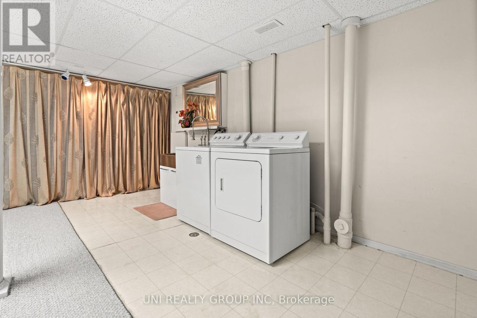 1720 Jobin Crescent, Ottawa, ON - Indoor Photo Showing Laundry Room