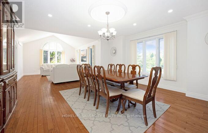 126 Montmorency Drive, Hamilton, ON - Indoor Photo Showing Dining Room