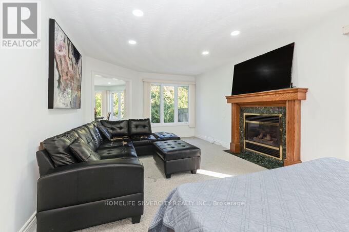 126 Montmorency Drive, Hamilton, ON - Indoor Photo Showing Living Room With Fireplace